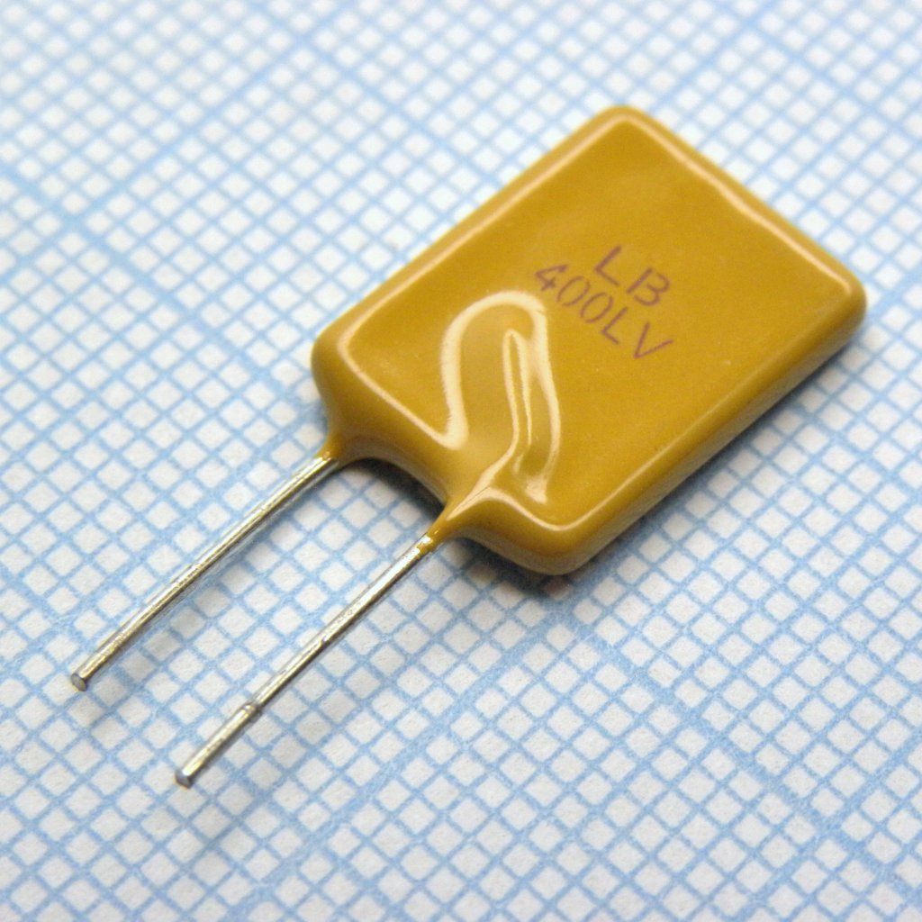 Самовосстанавливающийся предохранитель PTC 0.4A(hold) 0.9A(trip) 265V 5.5A 26s 0.6Ohm, радиальные выводы, 11.5 X 19.5 X 3.8mm, россыпью
