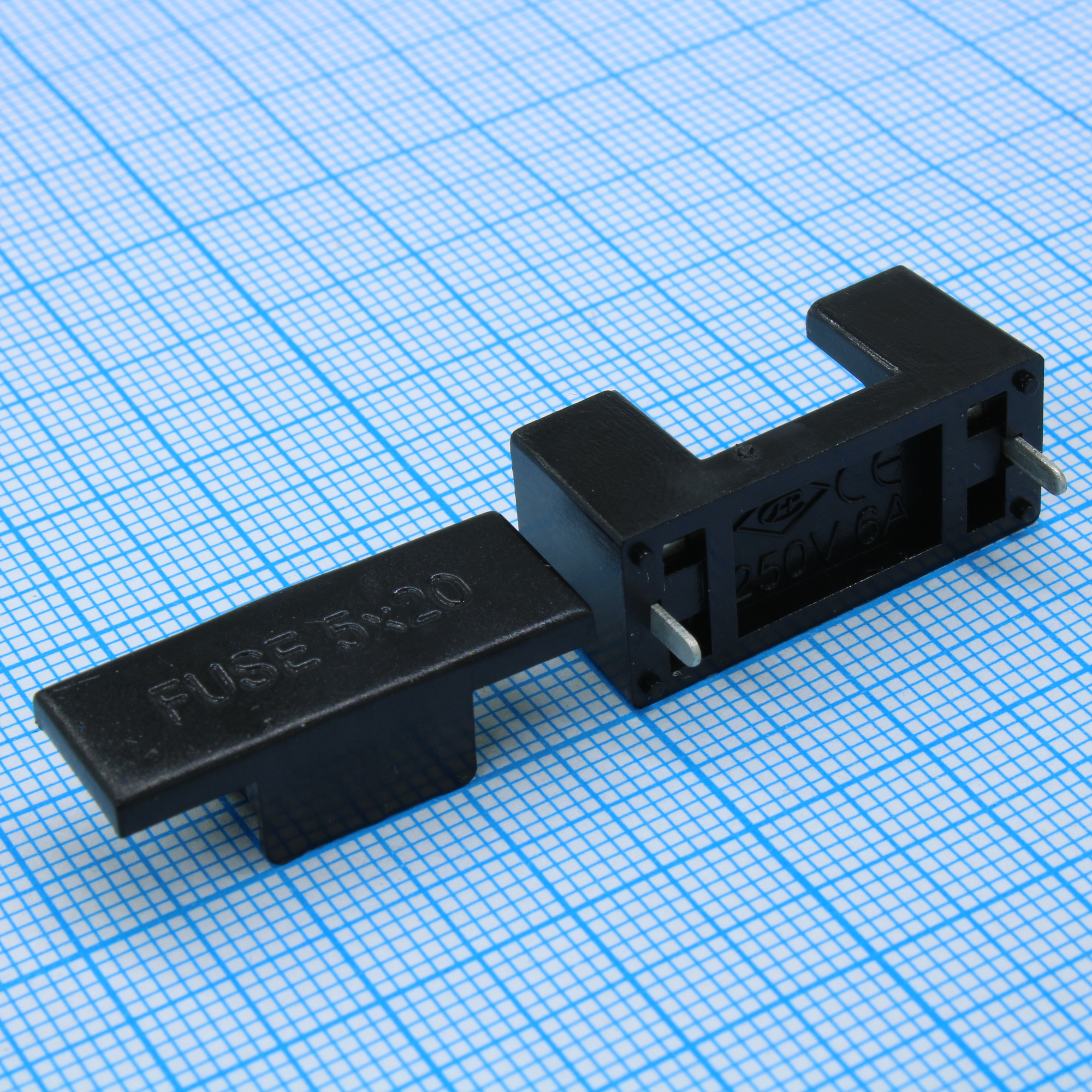 Держатель предохранителя 5*20mm, с крышкой, монтаж на плату,  250V, 6,3A
