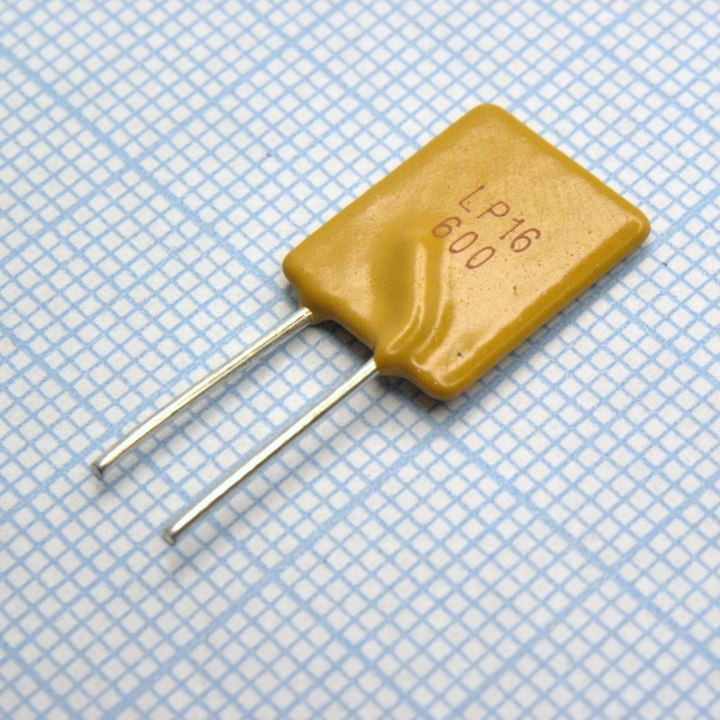 Самовосстанавливающийся предохранитель PTC 6A(hold) 10.2A(trip) 16V 100A 2.8W 5.8s 0.009Ohm Radial 11.4 X 3 X 19mm Bag