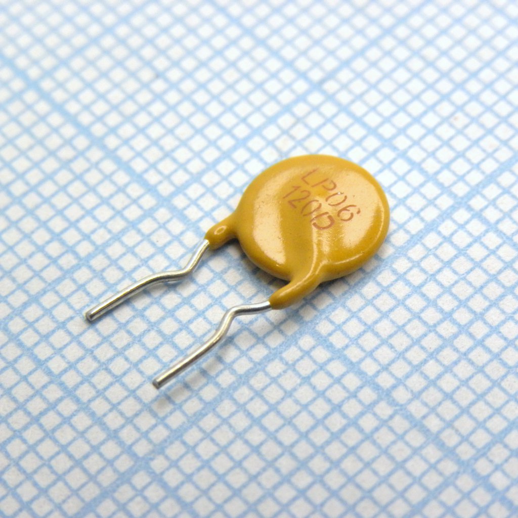 Самовосстанавливающийся предохранитель PTC 1.2A(hold) 2A(trip) 6V 40A 0.6W 3.5s 0.08Ohm Radial 7.7 X 3 X 12.6mm Bag