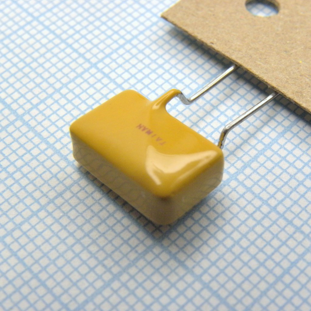 Самовосстанавливающийся предохранитель PTC 0.15A(hold) 0.3A(trip) 600VAC 250VDC 3A 1W 1.4s 6Ohm Radial 9 X 4.6 X 12.5mm