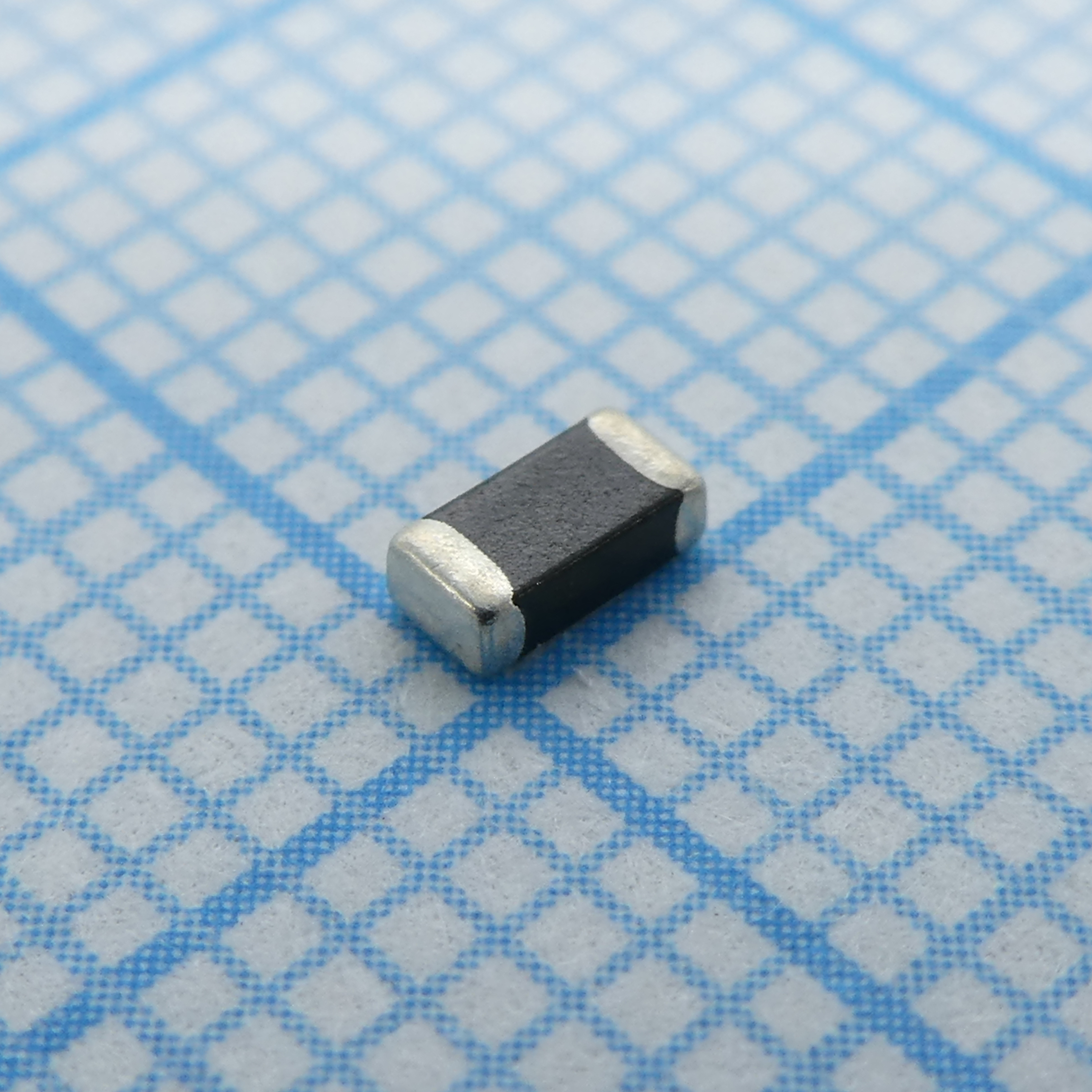 SMD варистор 1206 5.6Vdc 150A  8.5V(1mA), стандарт. серия, лента в катушке