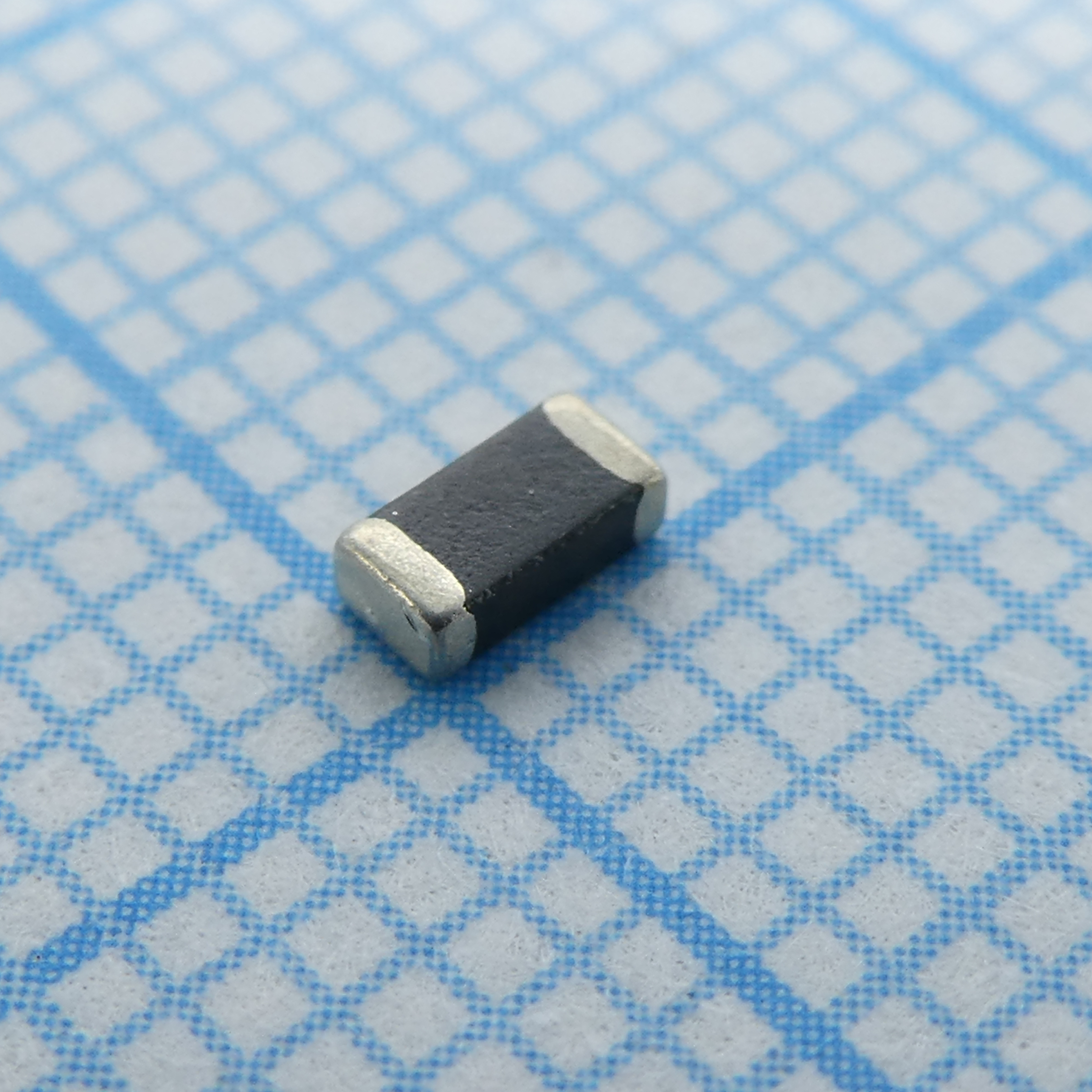 SMD варистор 1206 30Vdc 200A  41.5V(1mA), 0.3Вт стандарт. серия, лента в катушке