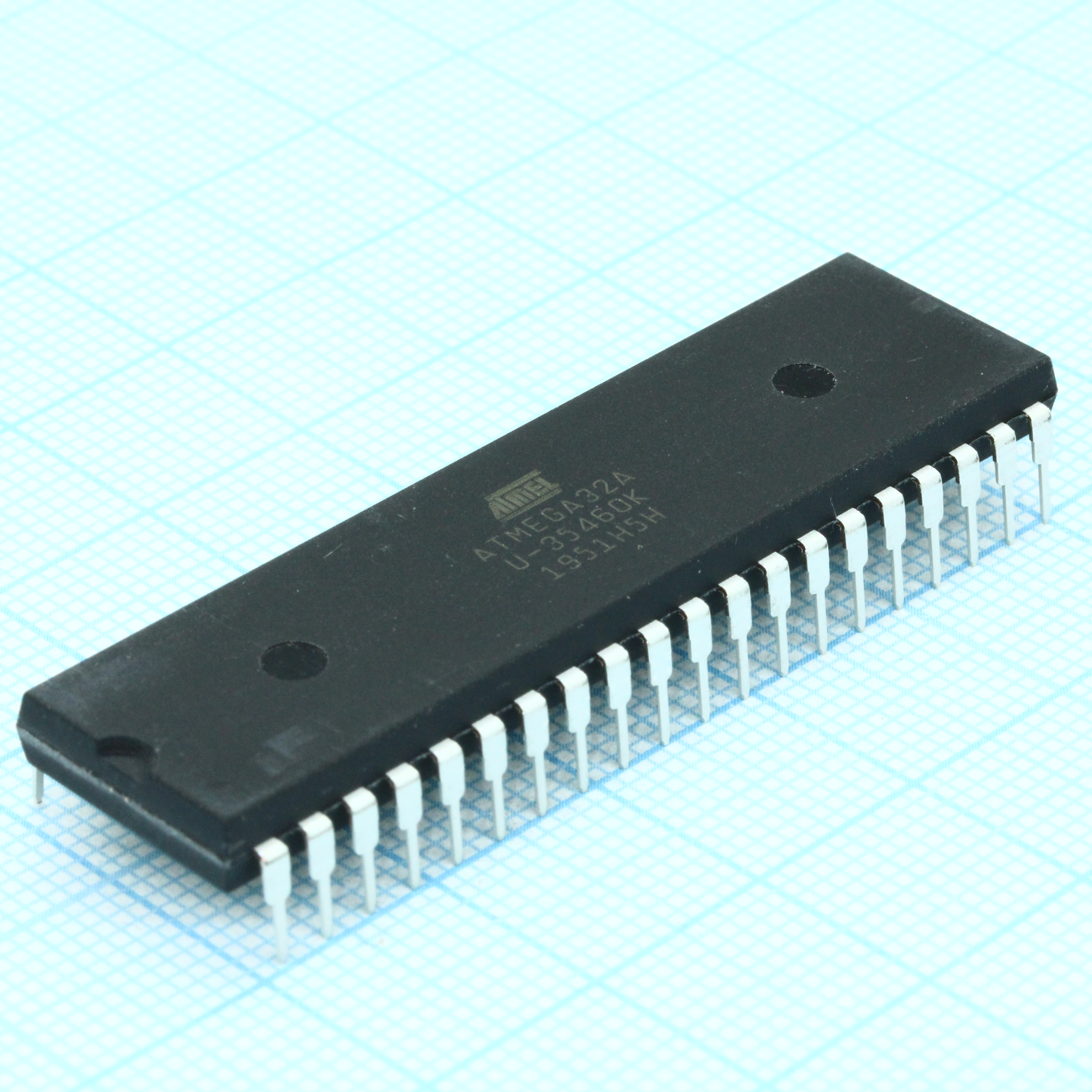 Микроконтроллер AVR 32K-Флэш-память/2K-ОЗУ/1K-ЭППЗУ + 8x10 АЦП, электропитание 4,5...5.5В