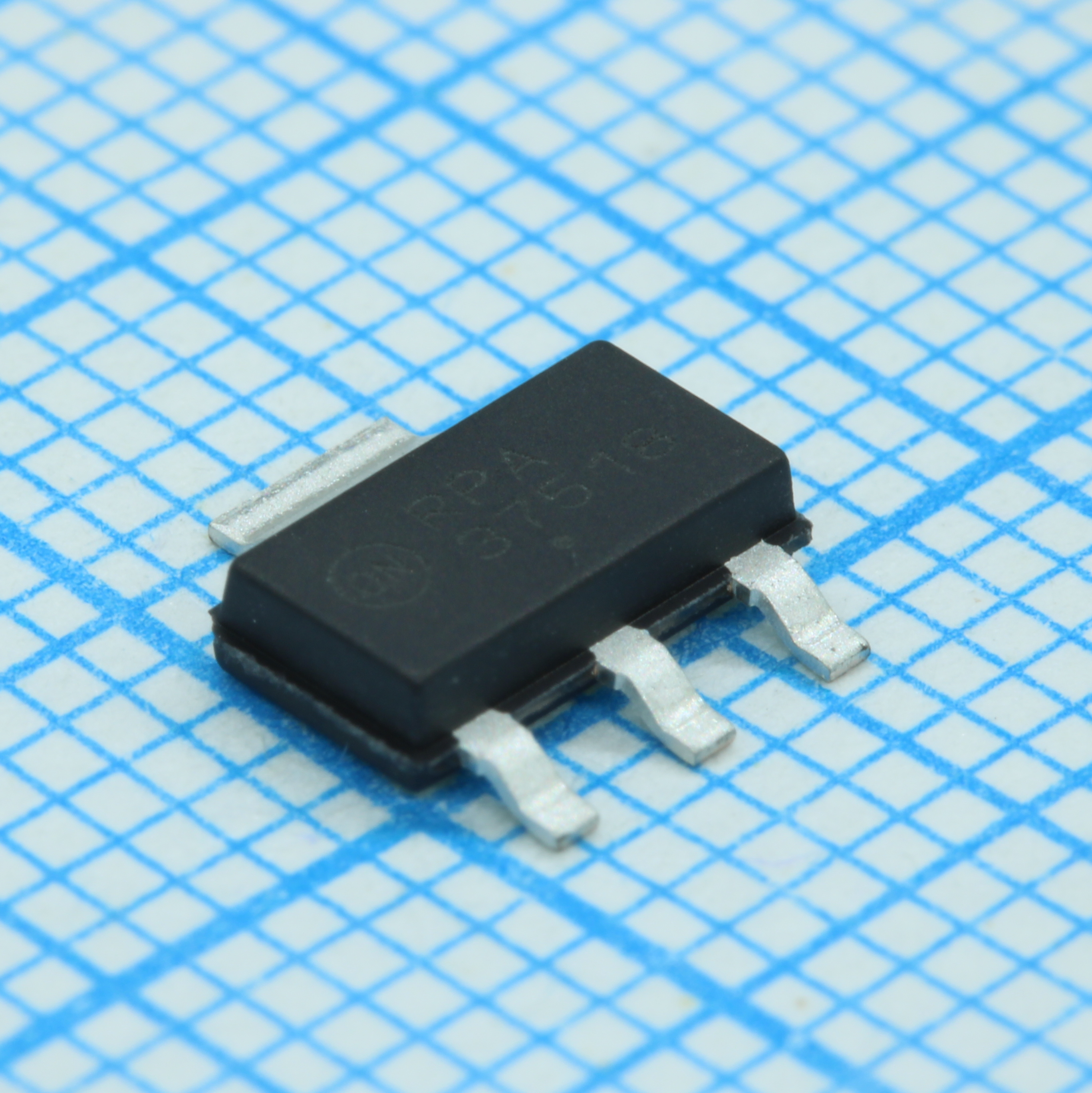 Транзистор полевой MOSFET P-канальный 30В 6А 2.7Вт