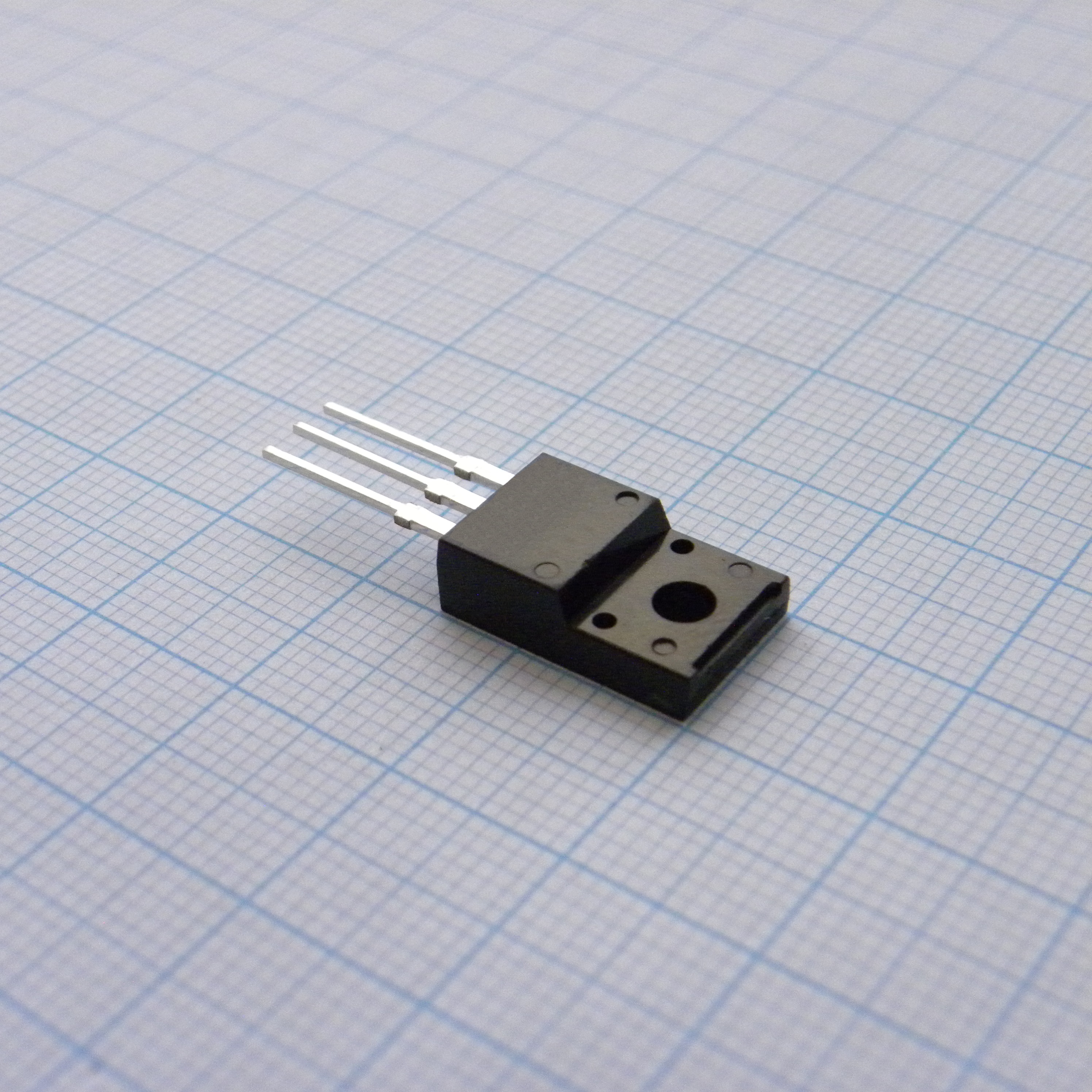 Транзистор полевой MOSFET N-канальный 600В 4.5А 33Вт