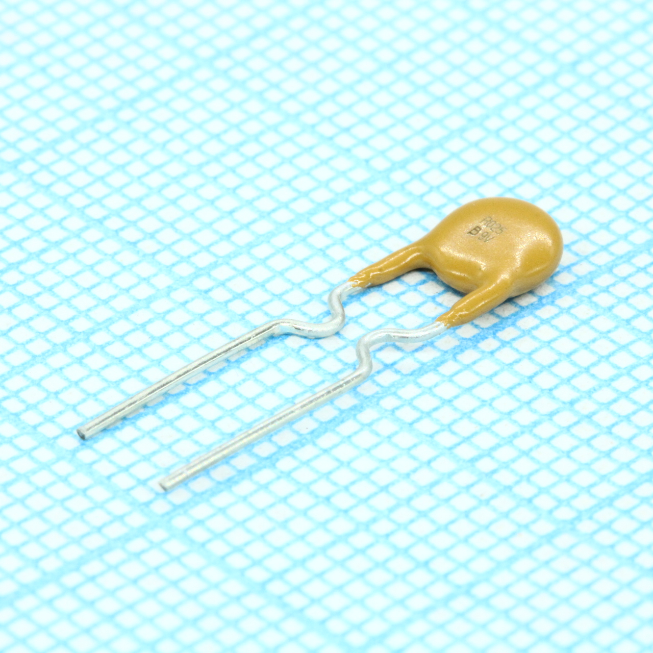 Самовосстанавливающийся предохранитель PTC 0.25A(hold) 0.5A(trip) 60V 40A 0.45W 2.5s 1Ohm Radial 7.4 X 3.1mm Bulk Automotiv
