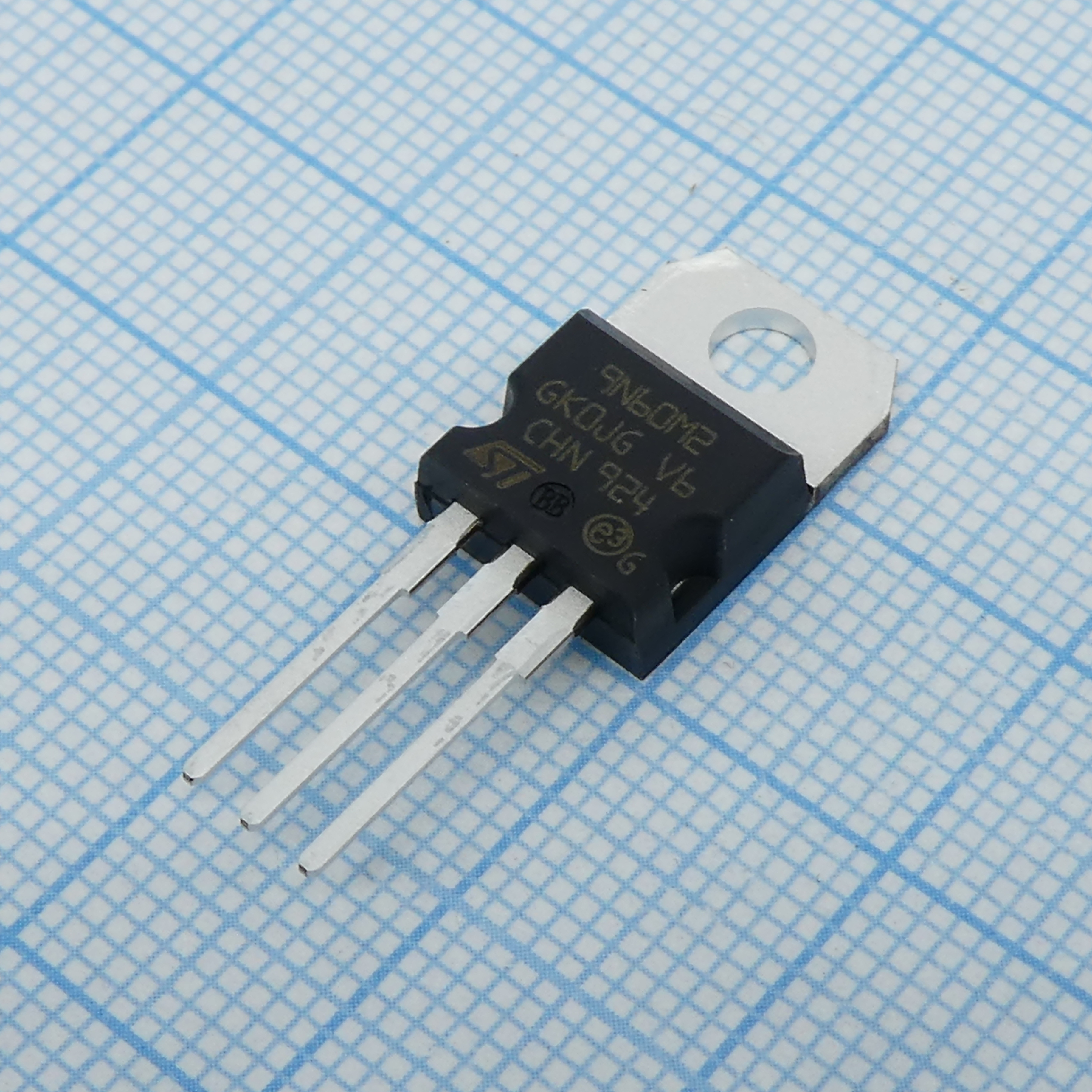 Транзистор полевой MOSFET N-канальный 600В 5.5А 60Вт