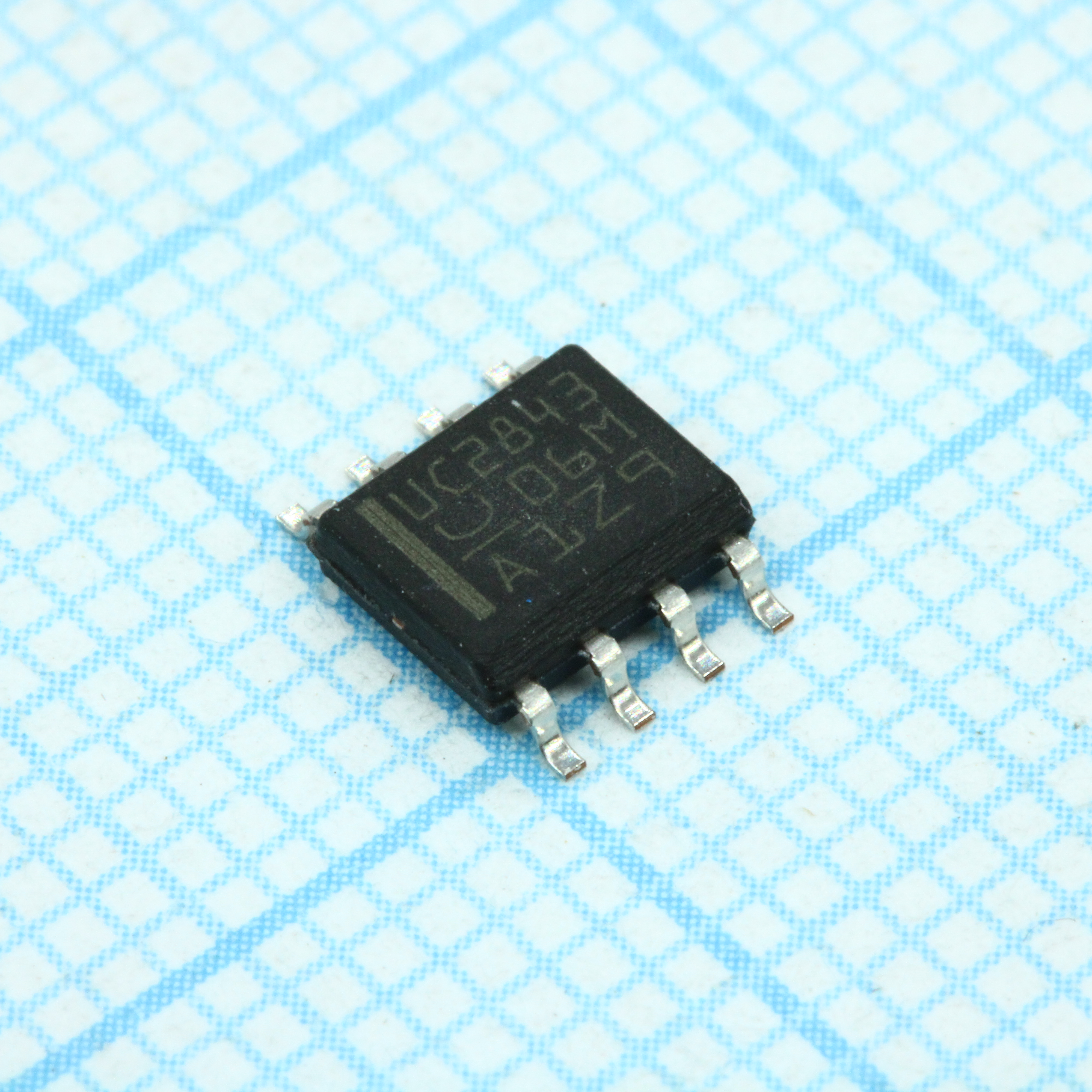 ШИМ контроллер повышающий обратноходовой связь по току 8SOIC