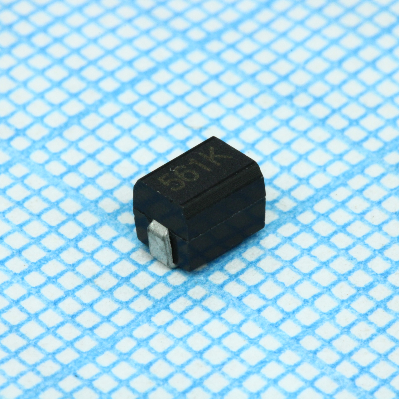Катушка индуктивности SMD проволочная, на ферритовом сердечнике 560мкГн ±10% 796кГц 30-добротность 50мА 30Ом