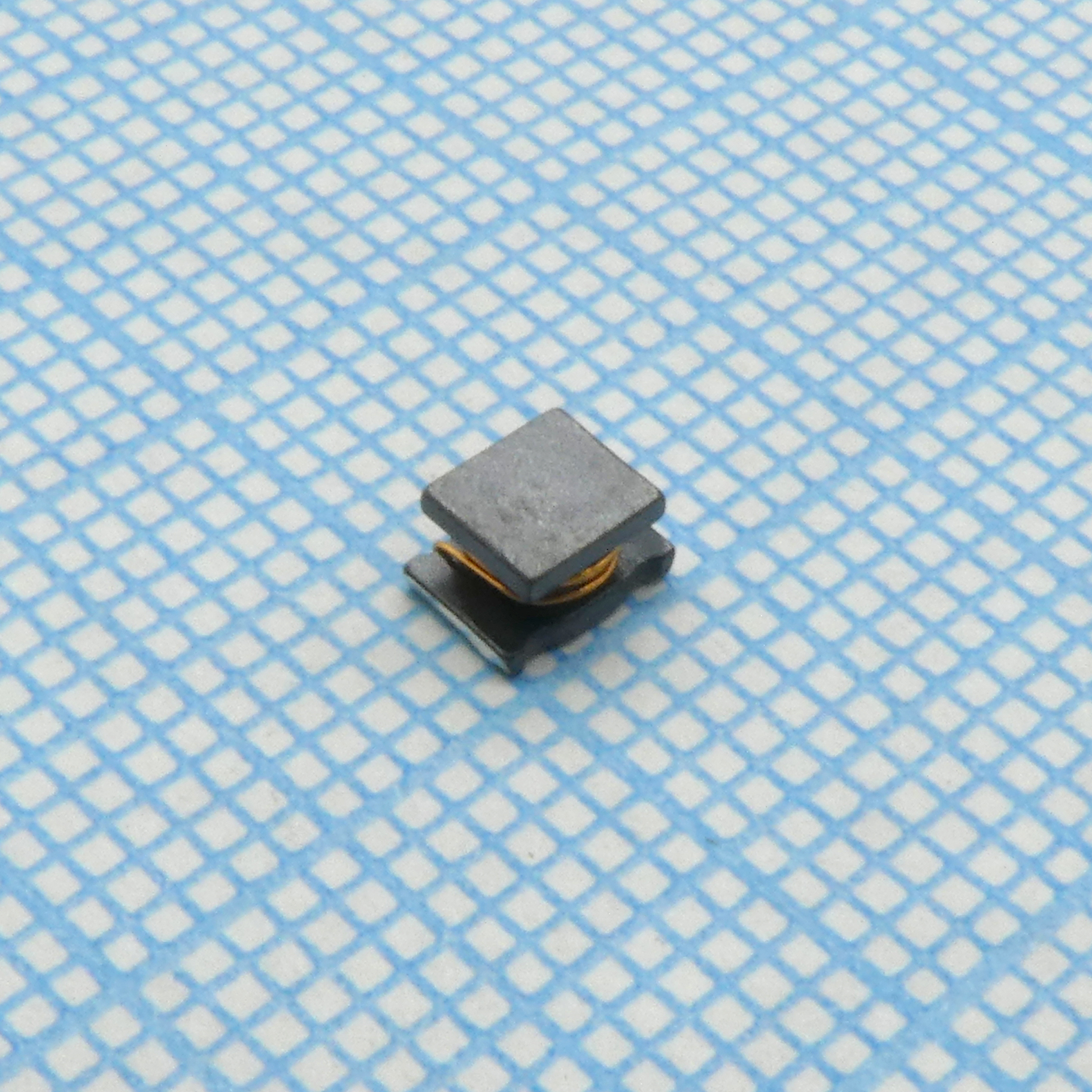 Катушка индуктивности SMD проволочная неэкранированная 10мкГн ±10% 650мА, 0,24Ом по постоянному току, 1812 лента на катушке