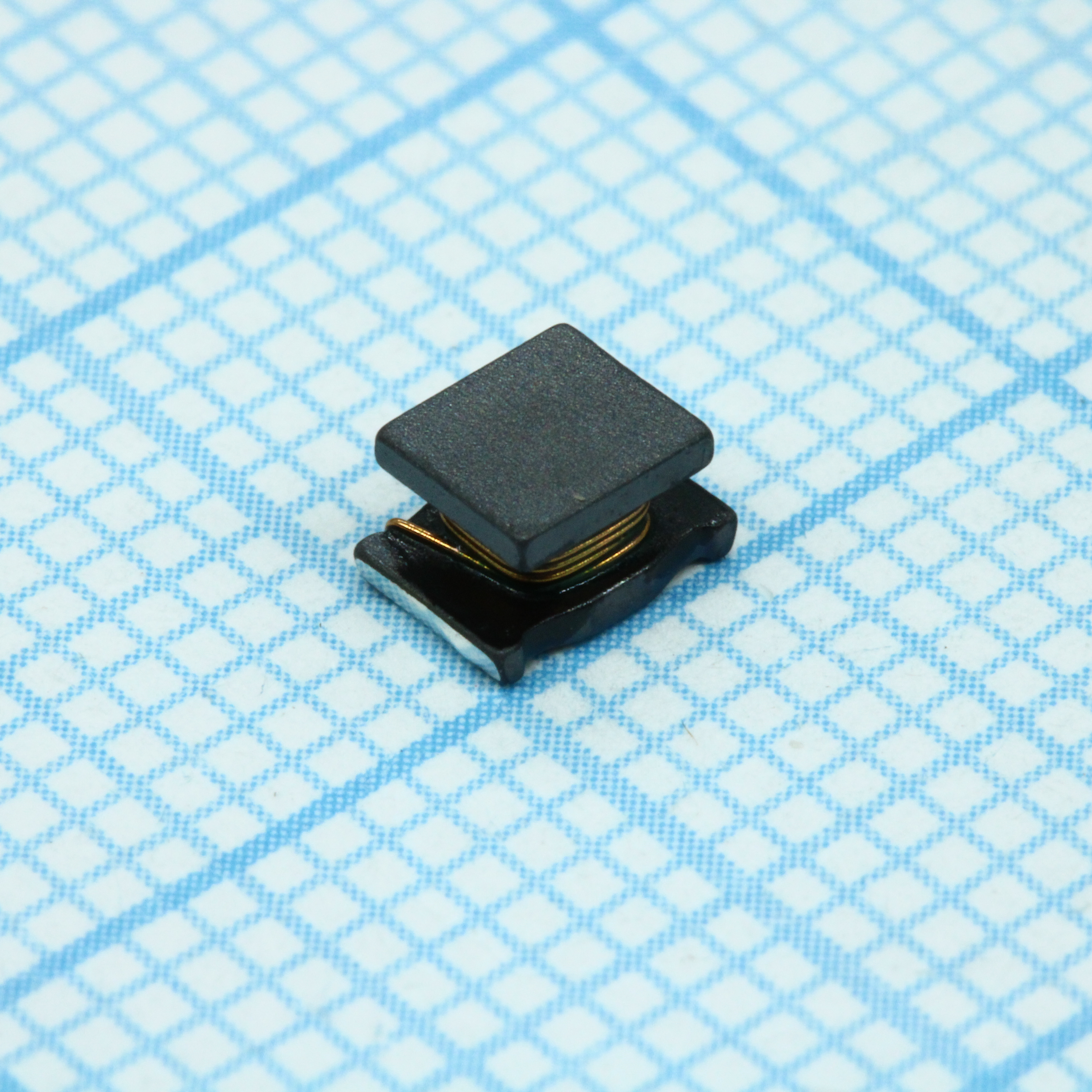 Катушка индуктивности SMD проволочная неэкранированная 6,8мкГн ±20% 720мА, 0,2Ом по постоянному току, 1812 лента на катушке