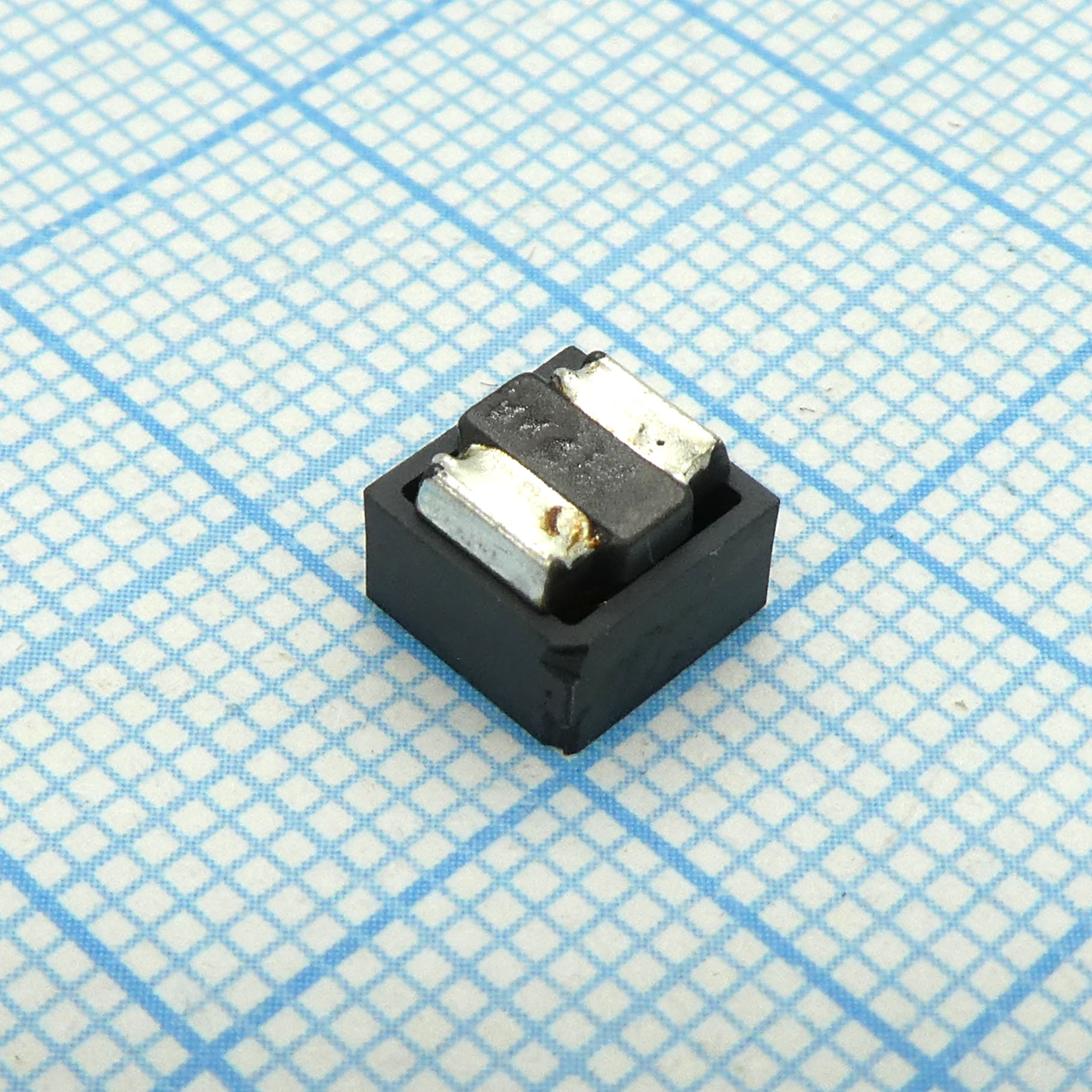 Катушка индуктивности SMD проволочная с ферритовым сердечником 4,7мкГн ±20% 2200мА, 0,025Ом по постоянному току, 2525 лента на катушке