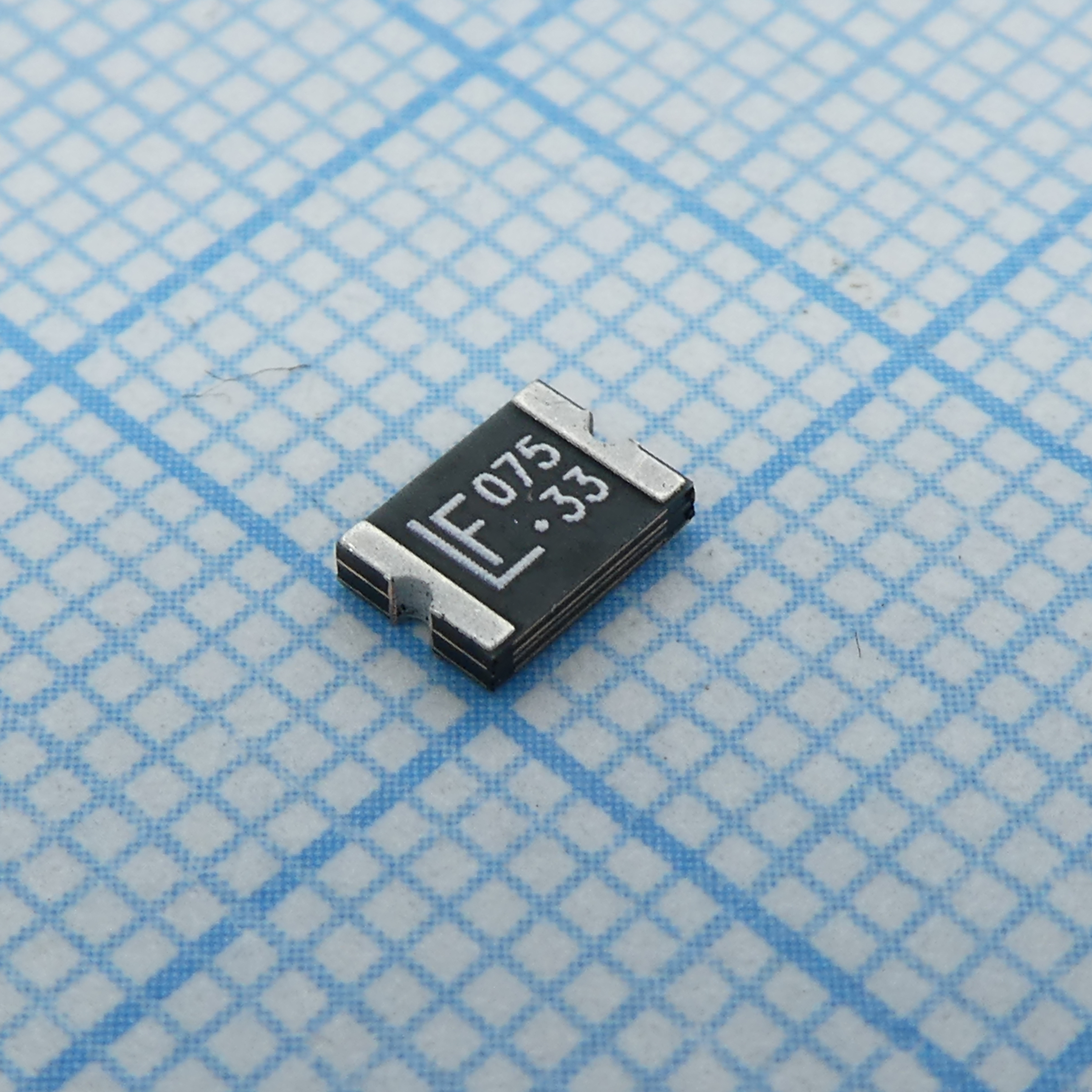 Самовосстанавливающийся предохранитель PTC 0.75A(hold) 1.5A(trip) 33VDC 20A 0.8W 0.2s 0.11Ohm SMD