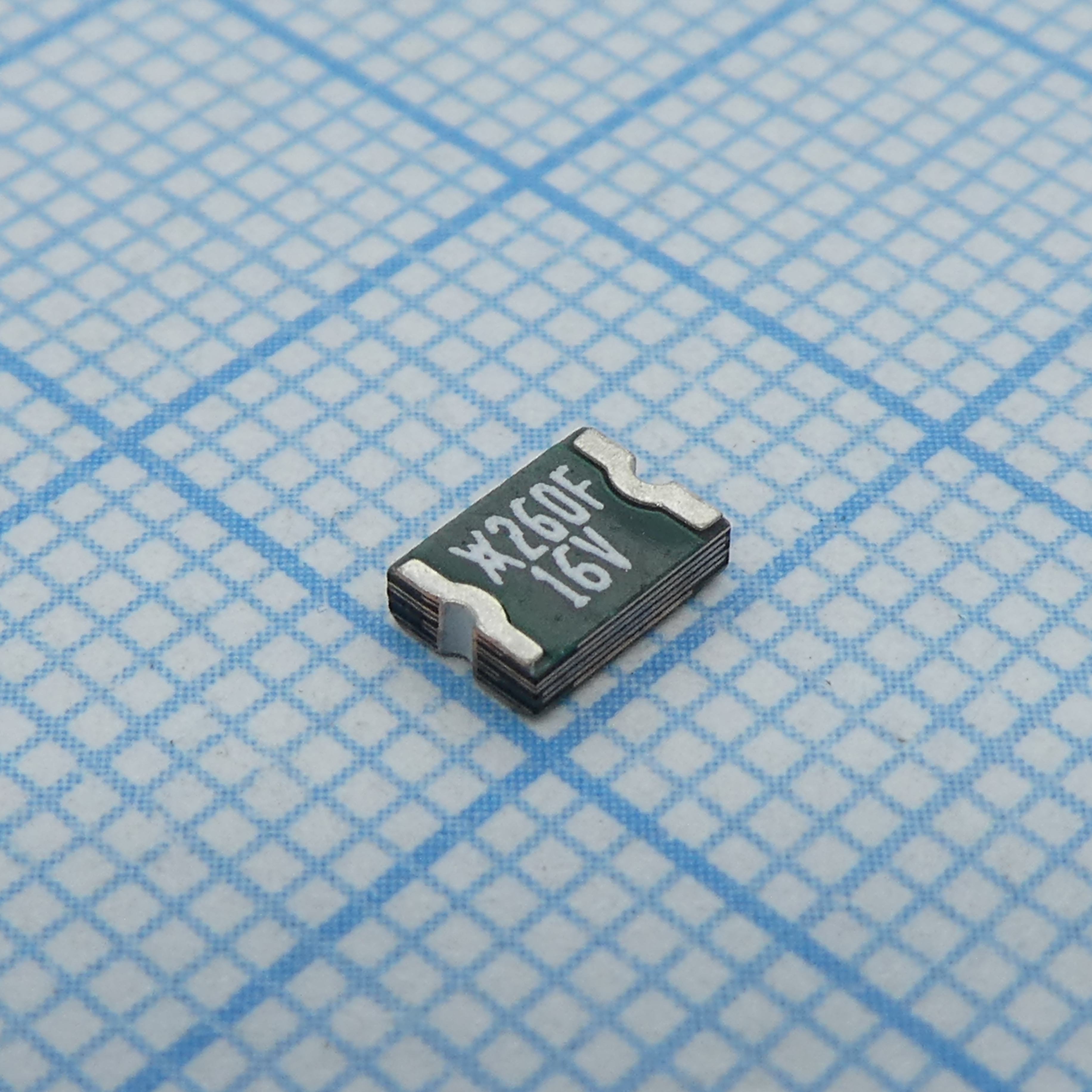 Самовосстанавливающийся предохранитель PTC 2.6A(hold) 5A(trip) 16VDC 100A 1.2W 5s 0.015Ohm SMD