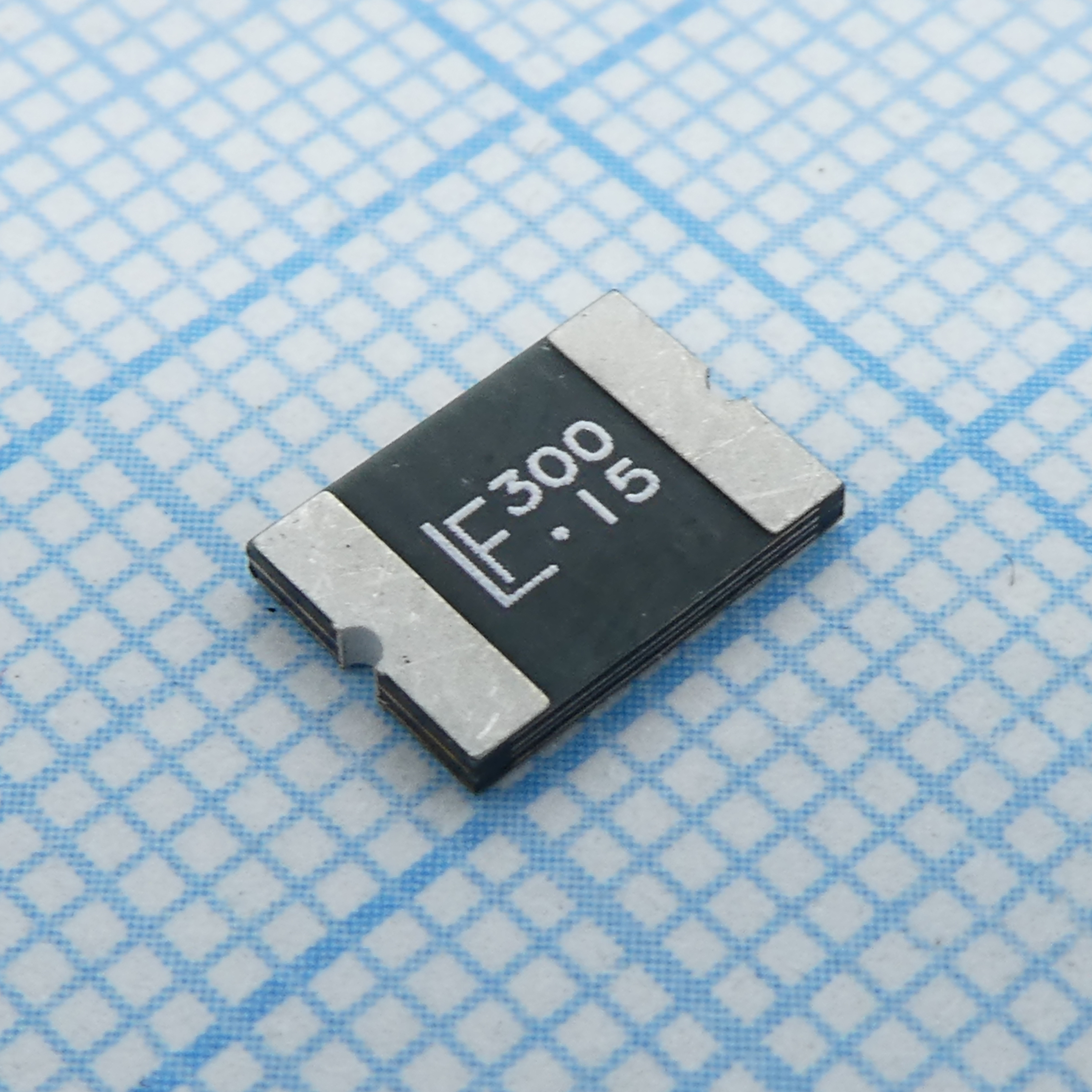 Самовосстанавливающийся предохранитель PTC 3A(hold) 5A(trip) 15VDC 40A 1.5W 20s 0.015Ohm SMD