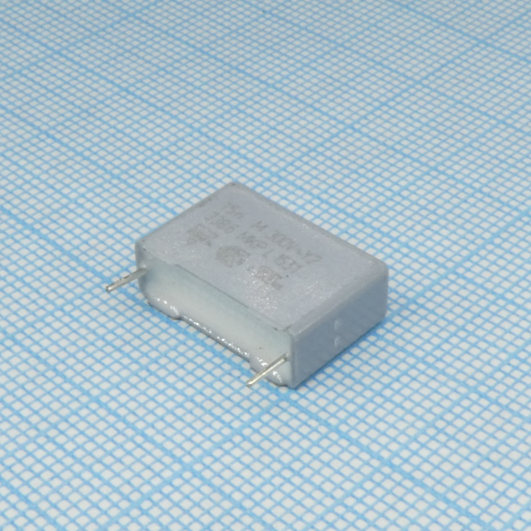 Пленочный конденсатор Y2 0,015мкФ 1000VDC/300VAC ±20% 17,5х6х12мм 105°C