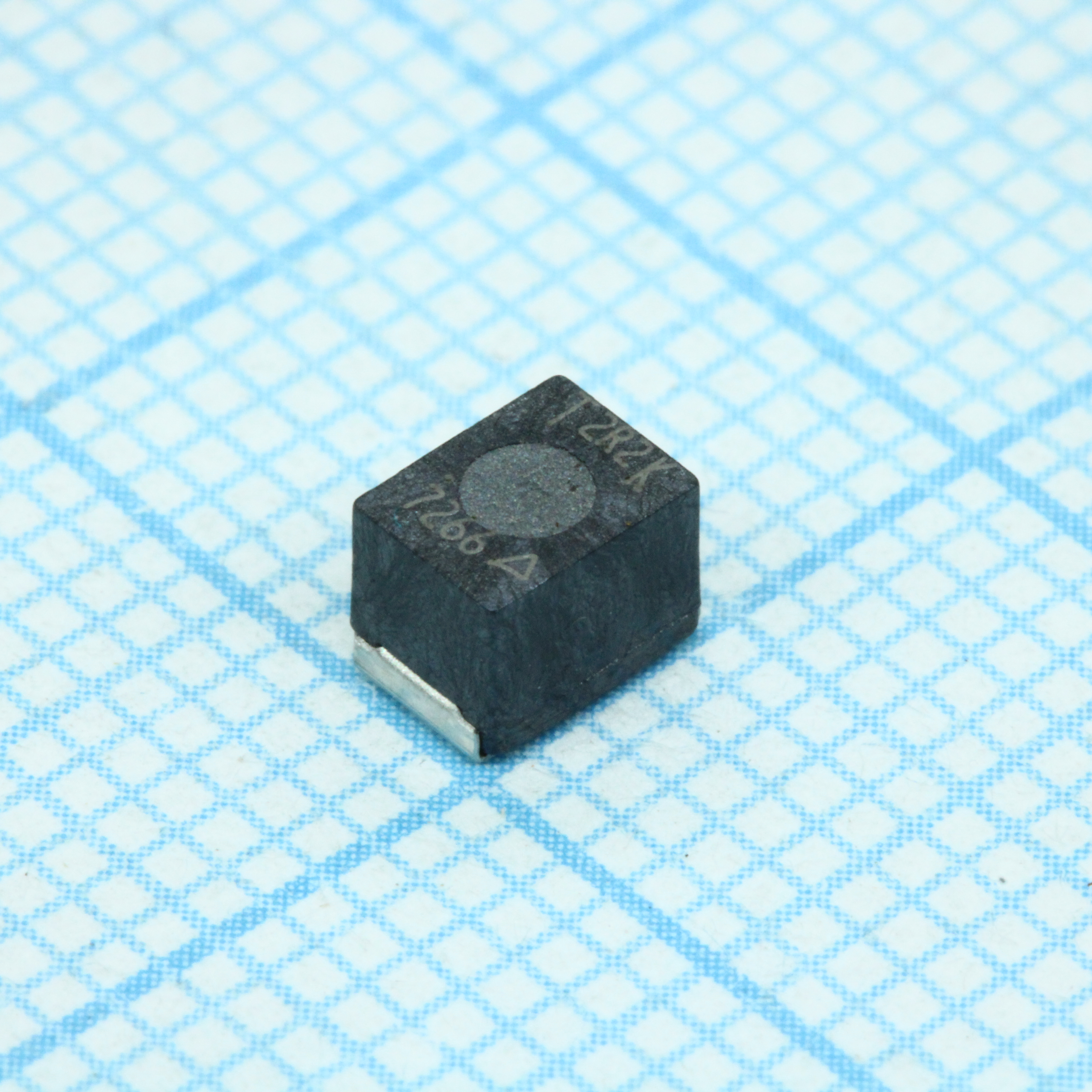 Катушка индуктивности SMD / для сигнальных линий / на ферритовом сердечнике / 1812-T 2.2мкГн 1000мА ±10% 0.15 Ом