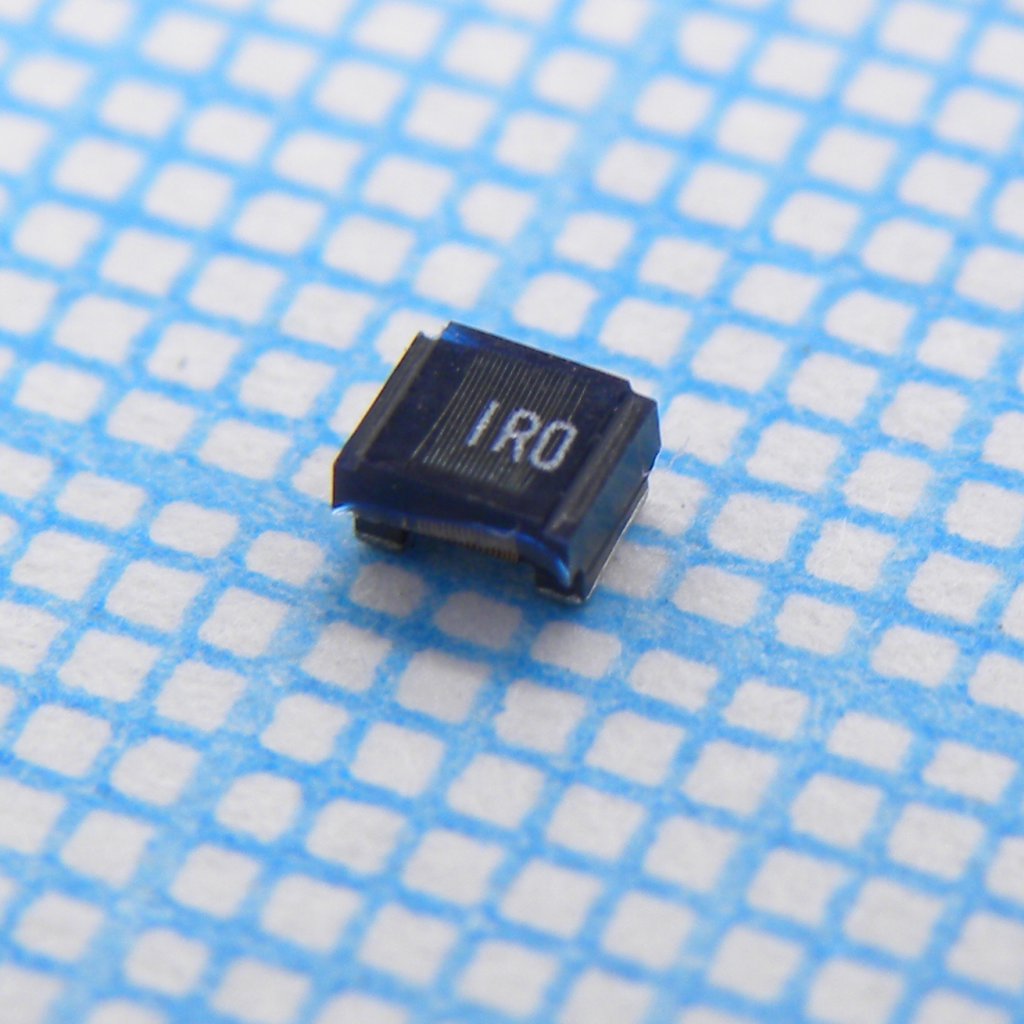 Катушка индуктивности SMD проволочная 1мкГн ±5% 25.2МГц 35Q-добротность на ферритовом сердечнике 0.37A 1.75Ом