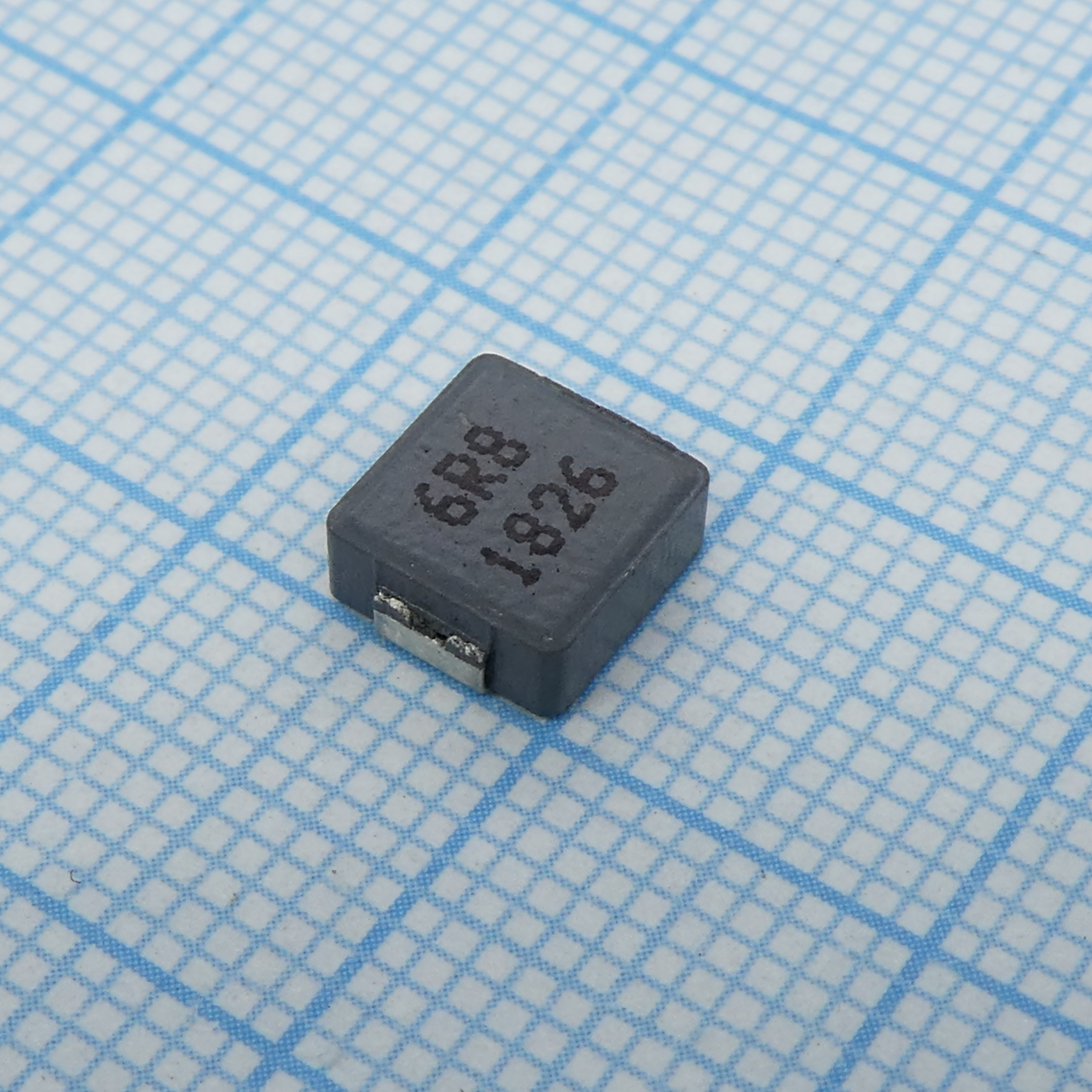 Катушка индуктивности SMD силовая проволочная 6.8мкГн ±20% 100кГц 20Q-добротность карбонил 4.5А 60мОм по постоянному току автомобильного применения