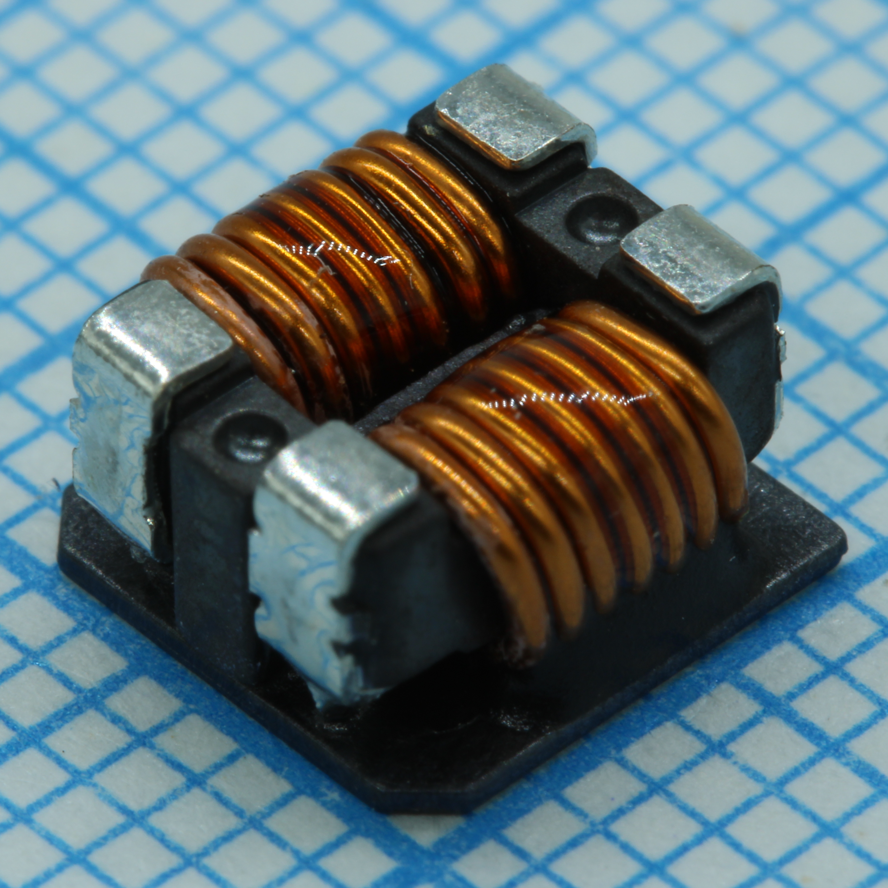 Дроссель синфазный SMD 4,5A 500 Ohm @100МГц 15мОм по постоянному току