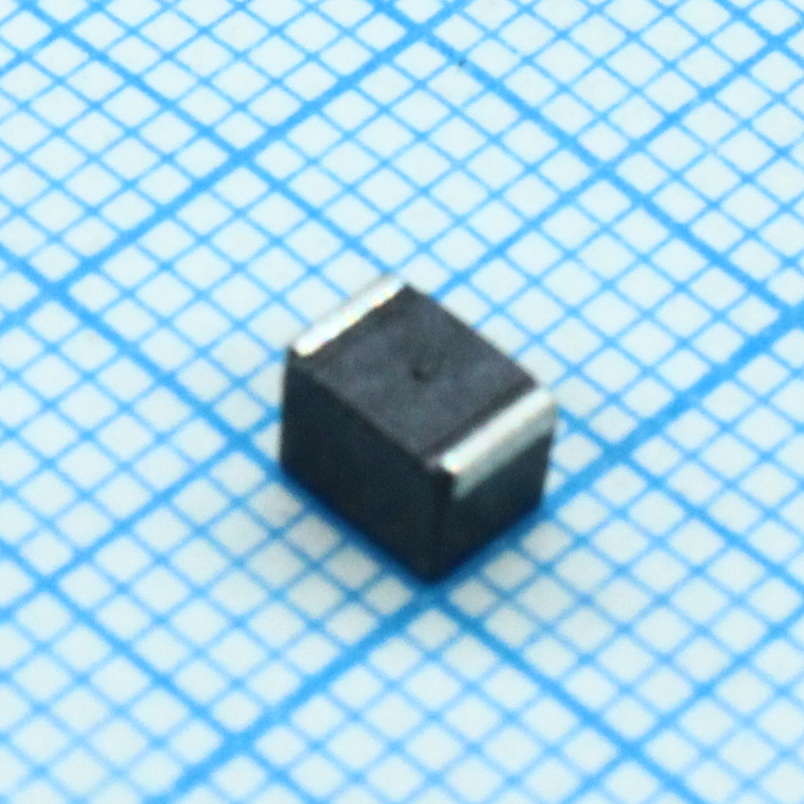 Катушка индуктивности SMD 1мкГн ±10% 7.96МГц 10Q-добротность феррит 1.3A 1812 блистер, лента на катушке