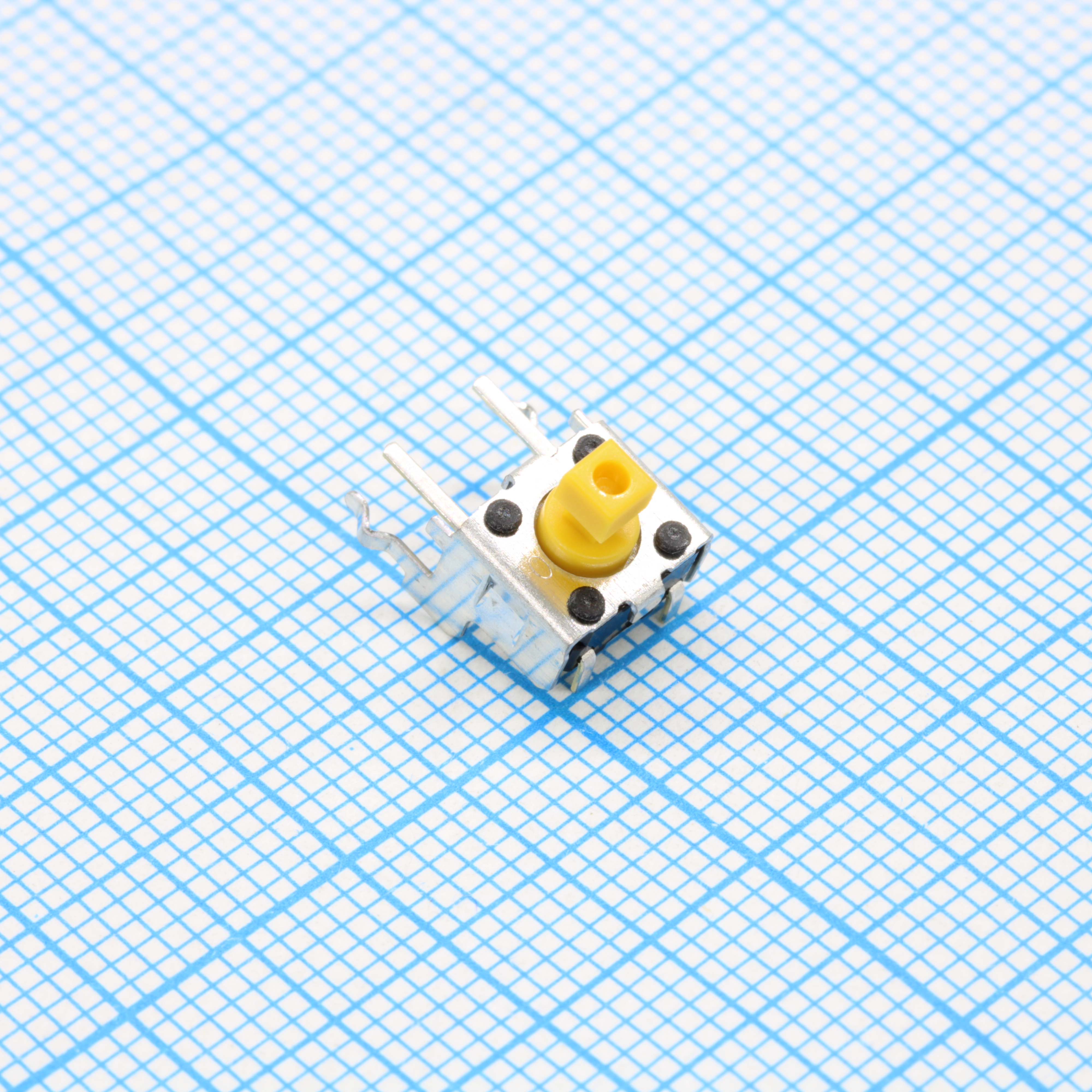 Кнопка тактильная 6х6мм угловая h=3.9.6mm усилие нажатия 1.47N(150гр) 0.05А 24В монтаж в отверстие