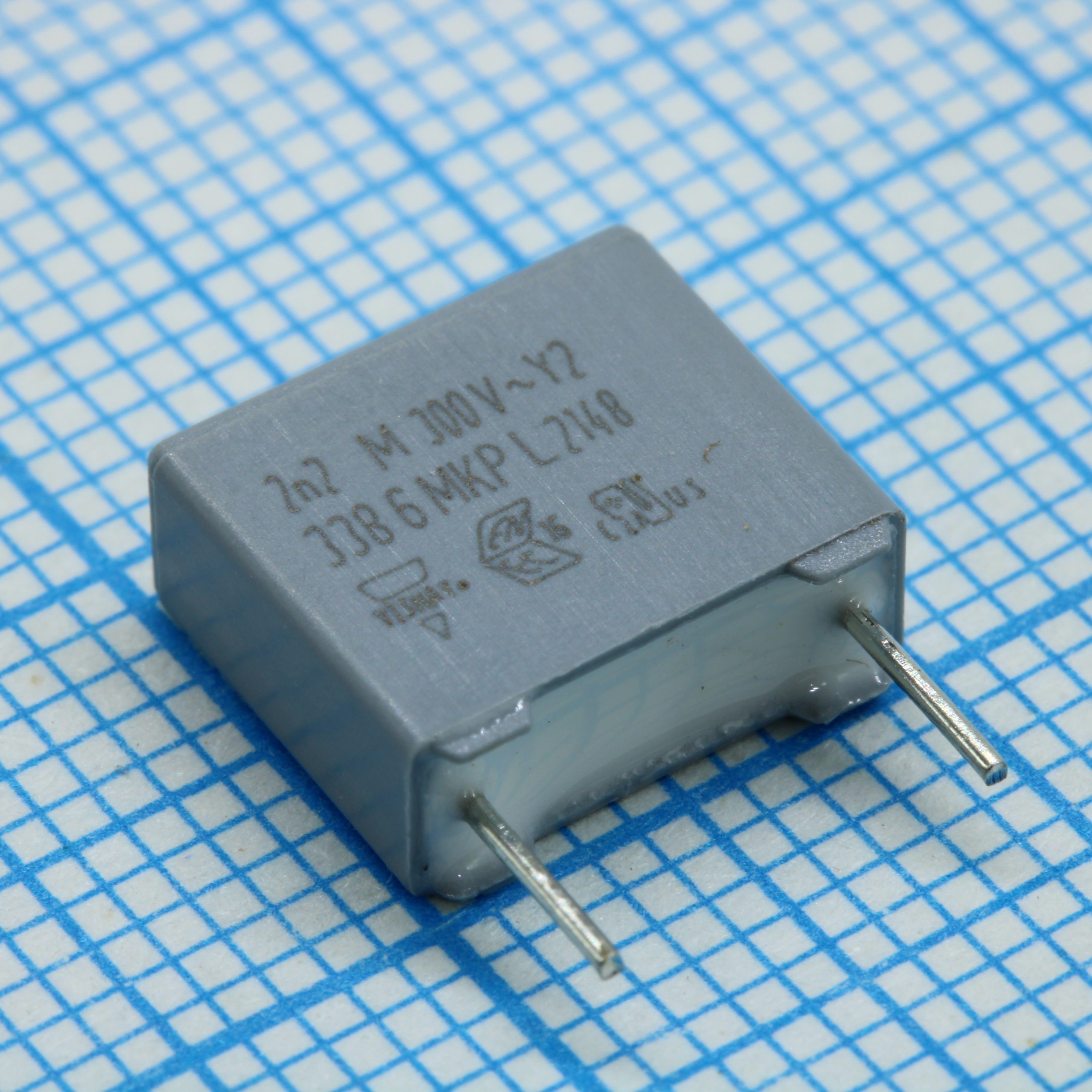 Пленочный конденсатор Y2 2200пФ 1000VDC/300VAC ±20% 10х4х9мм 105°C