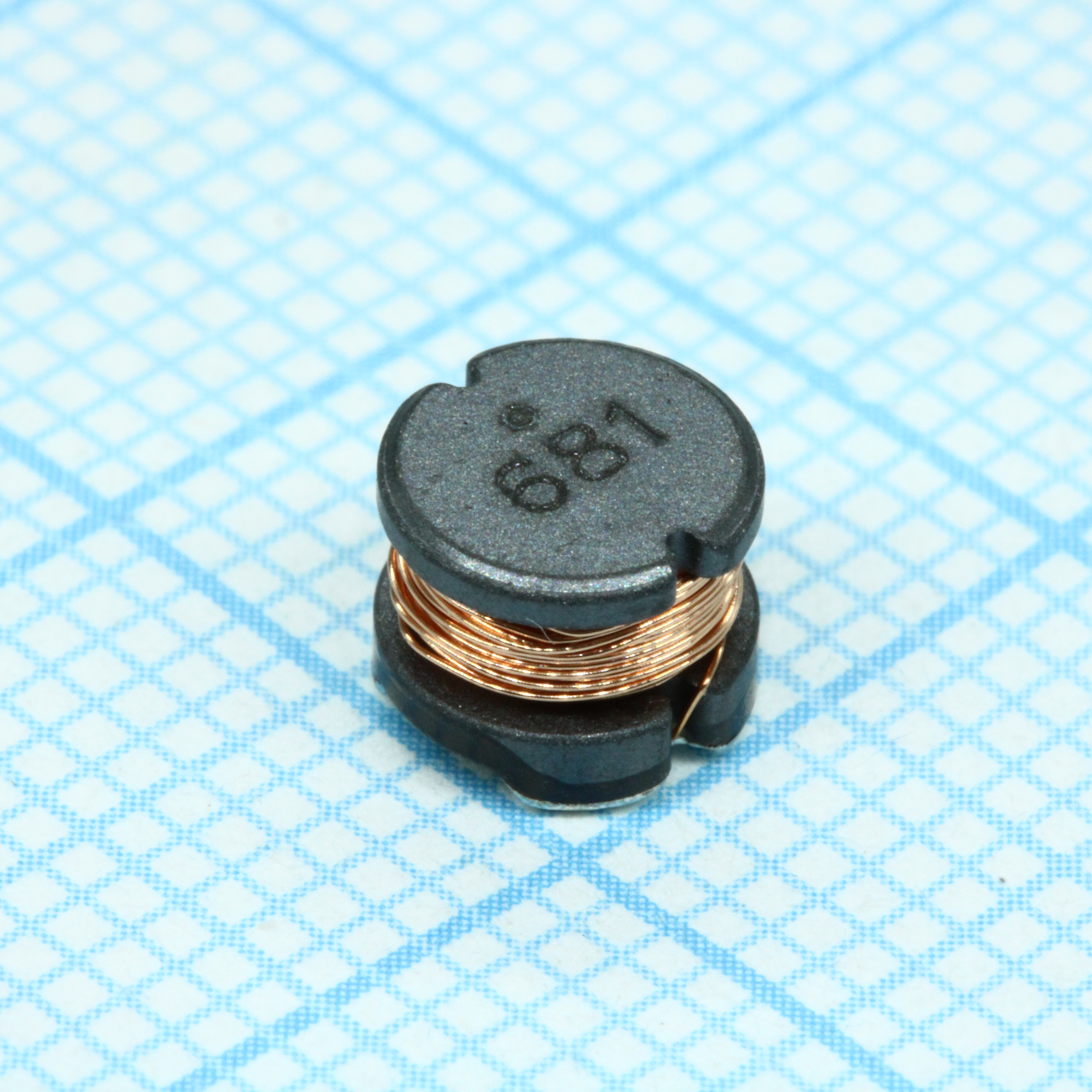 Катушка индуктивности SMD силовая проволочная 680мкГн ±10% 1кГц 26Q-добротность феррит 160мА 4.65Ом автомобильного применения лента на катушке