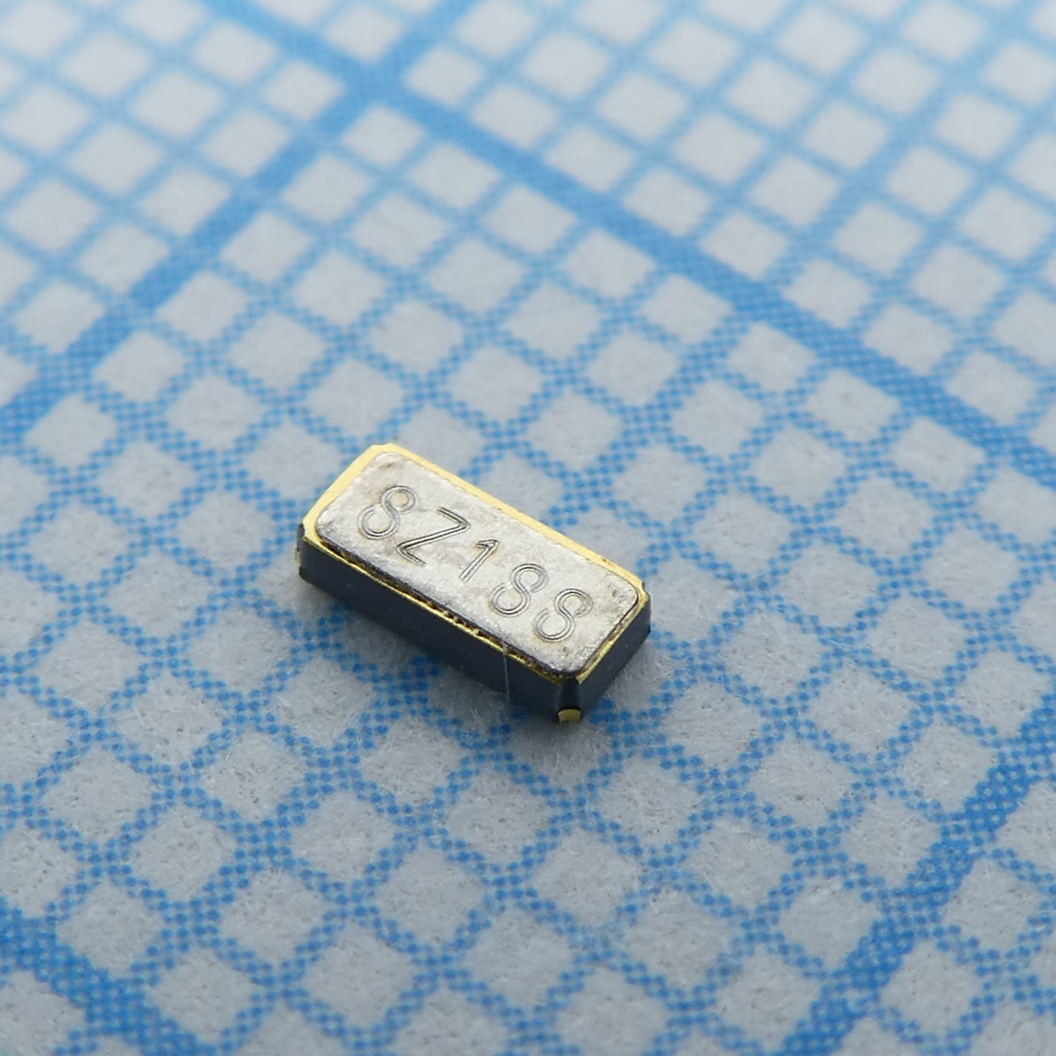 Резонатор кварцевый 32.768кГц 20ppm 12.5пФ SMD лента на катушке