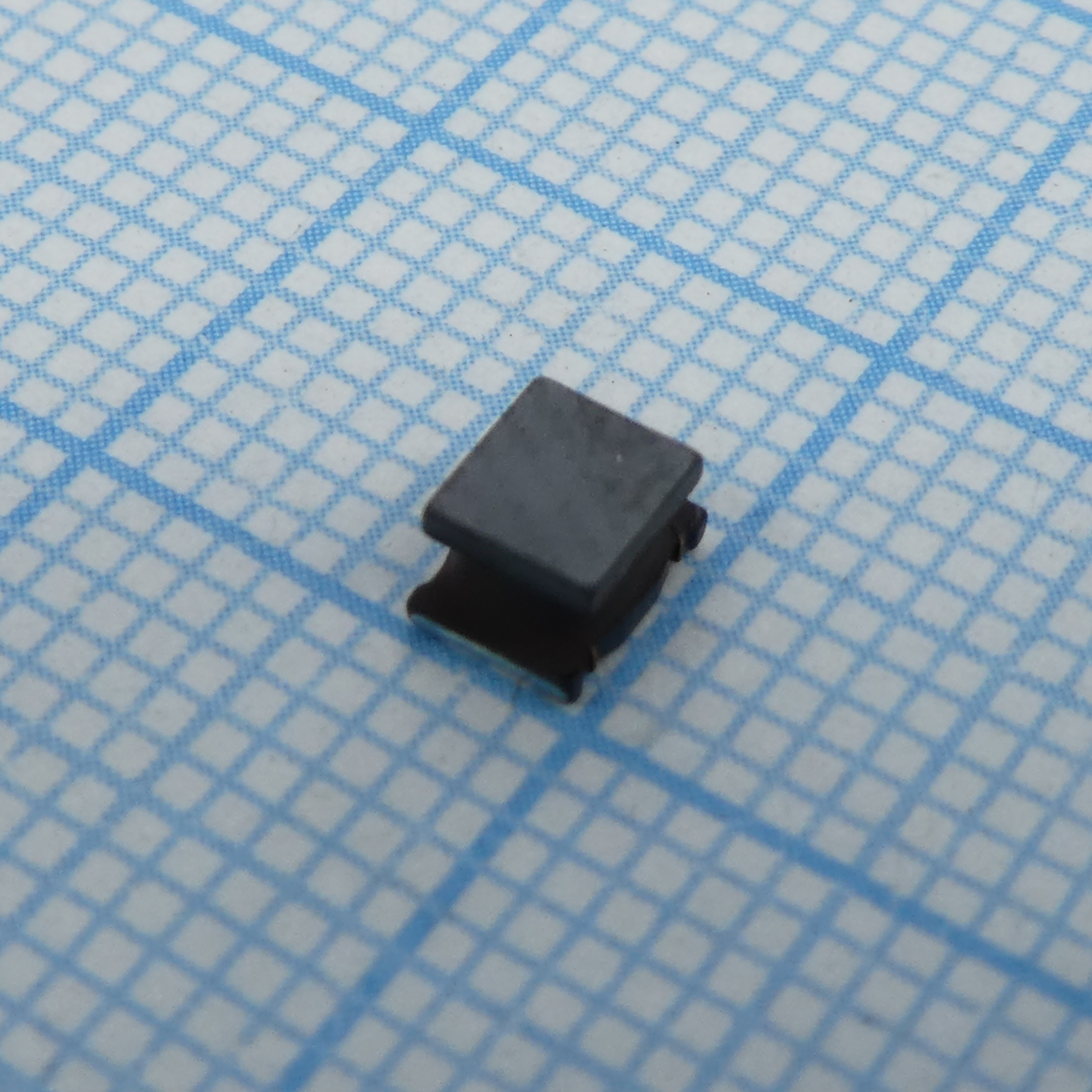 Катушка индуктивности SMD проволочная экранированная 220мкГн ±20% 240мА, 3,48Ом по постоянному току, 1812 лента на катушке