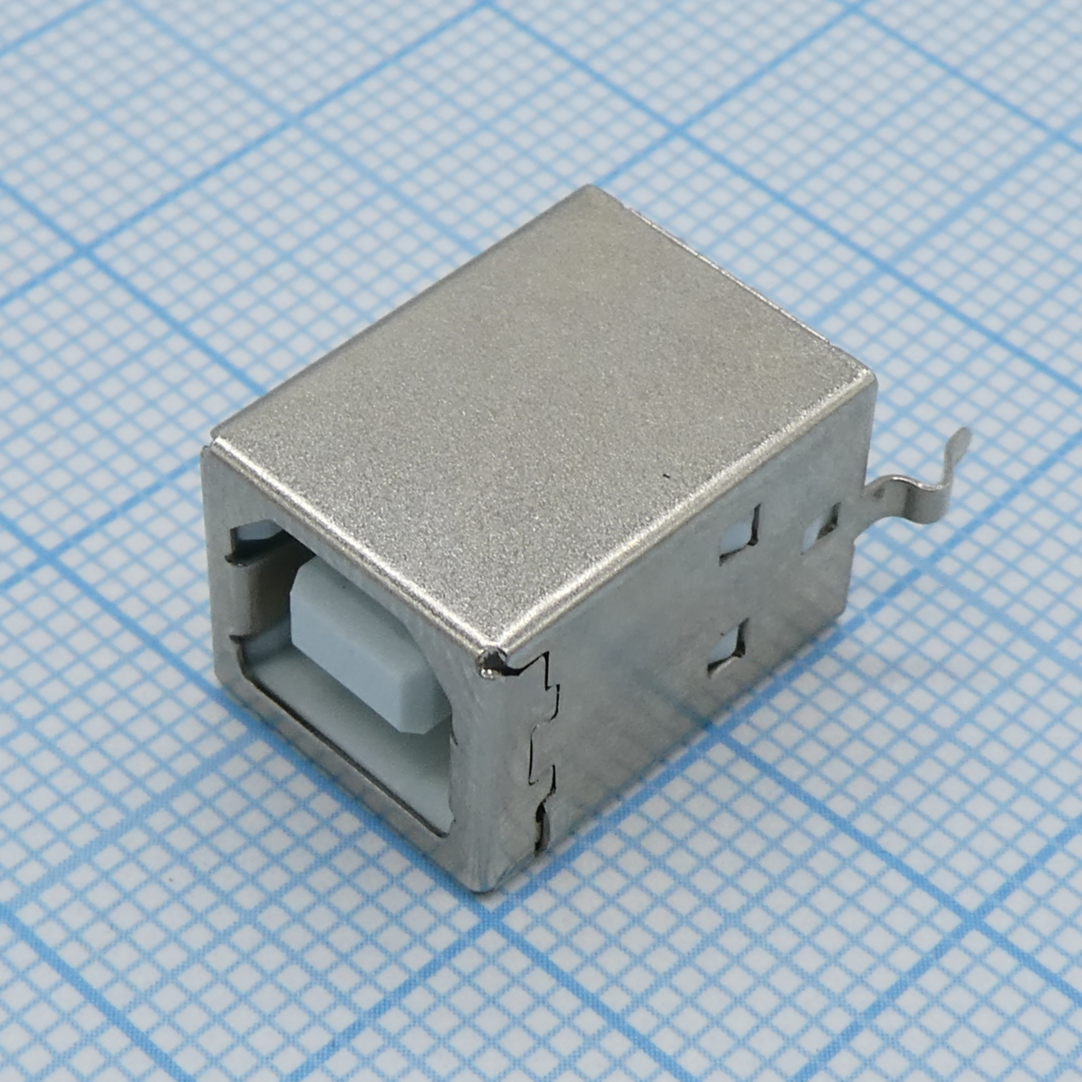Разъем USB B розетка прямая на плату, черный изолятор, монтаж в отверстия
