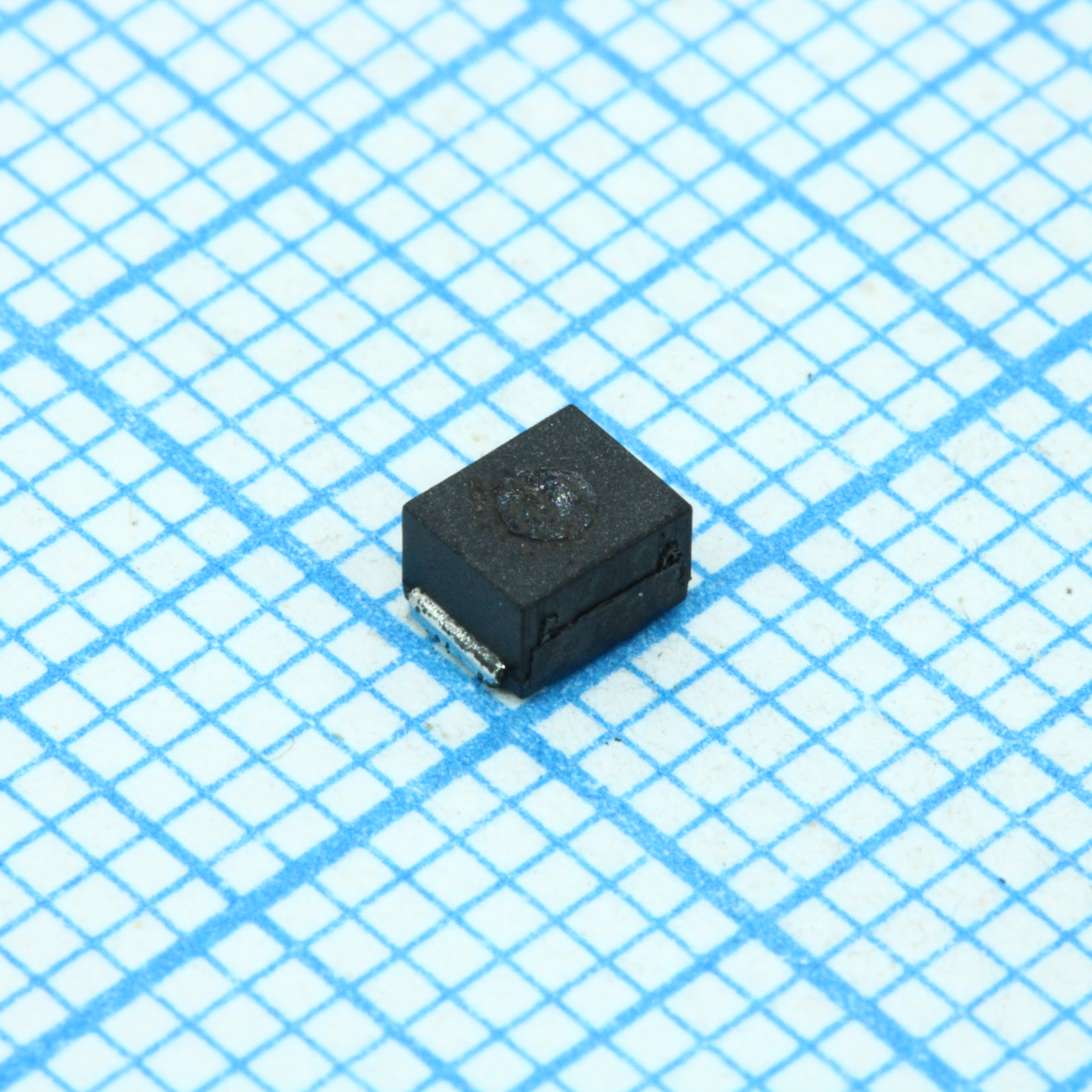 Катушка индуктивности SMD 27нГн ±5% 10МГц 23Q-добротность керамика 600мА 140мОм