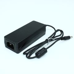 AC-DC, 40Вт, вход 90...264B AC, 47...63 Гц, 127...370B DC, выход 15B/2.67A, изоляция 3000В AC, 125x50x31.5мм, -30...+70°С, сетевой разъём IEC320-C14, выходной разъем 11, диам. 5.5х2.1мм