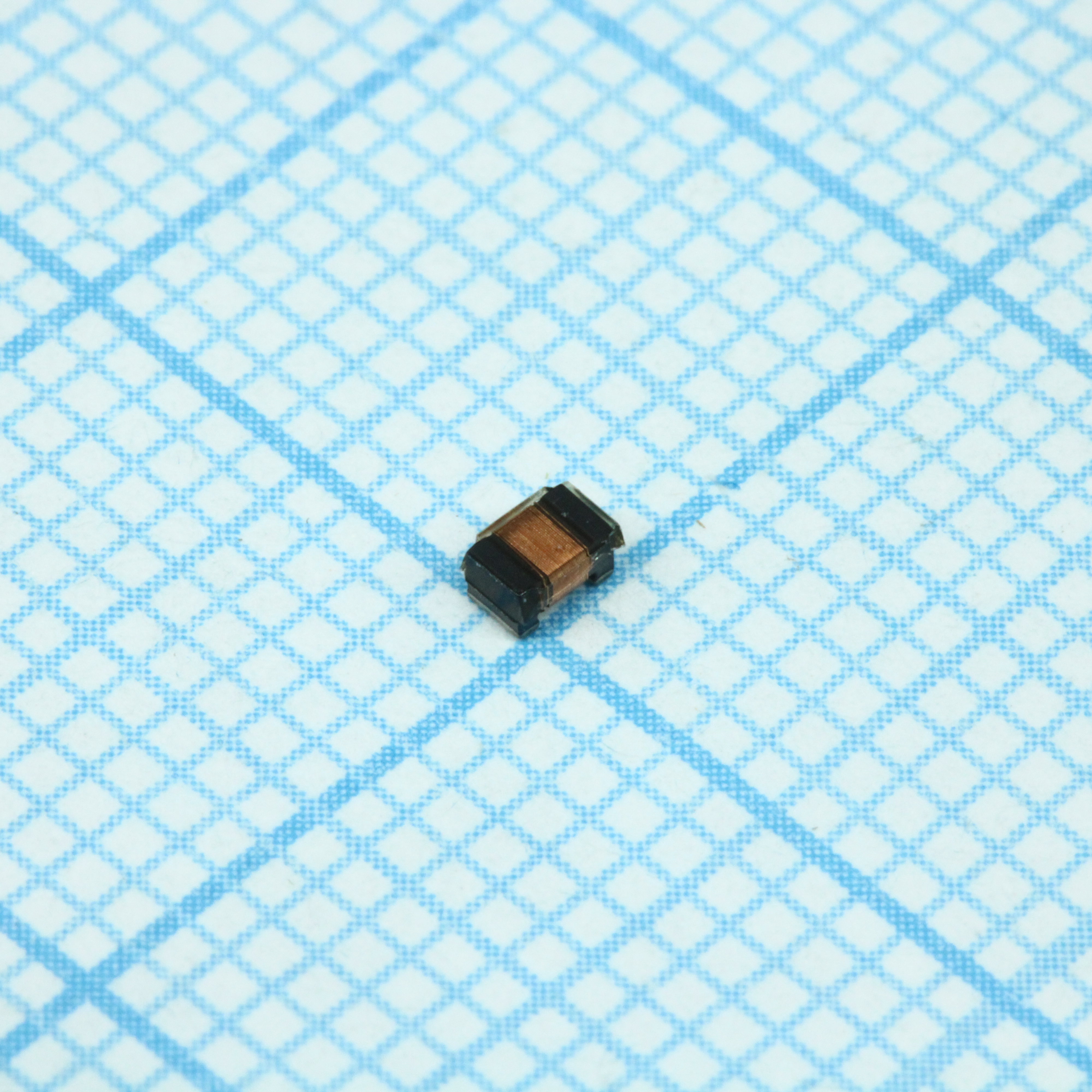 Катушка индуктивности SMD высокочастотная проволочная литая 3.3мкГн ±5% 7.96МГц 20Q-добротность феррит 0.1A 3.3Ом 0805 автомобильного применения лента на катушке