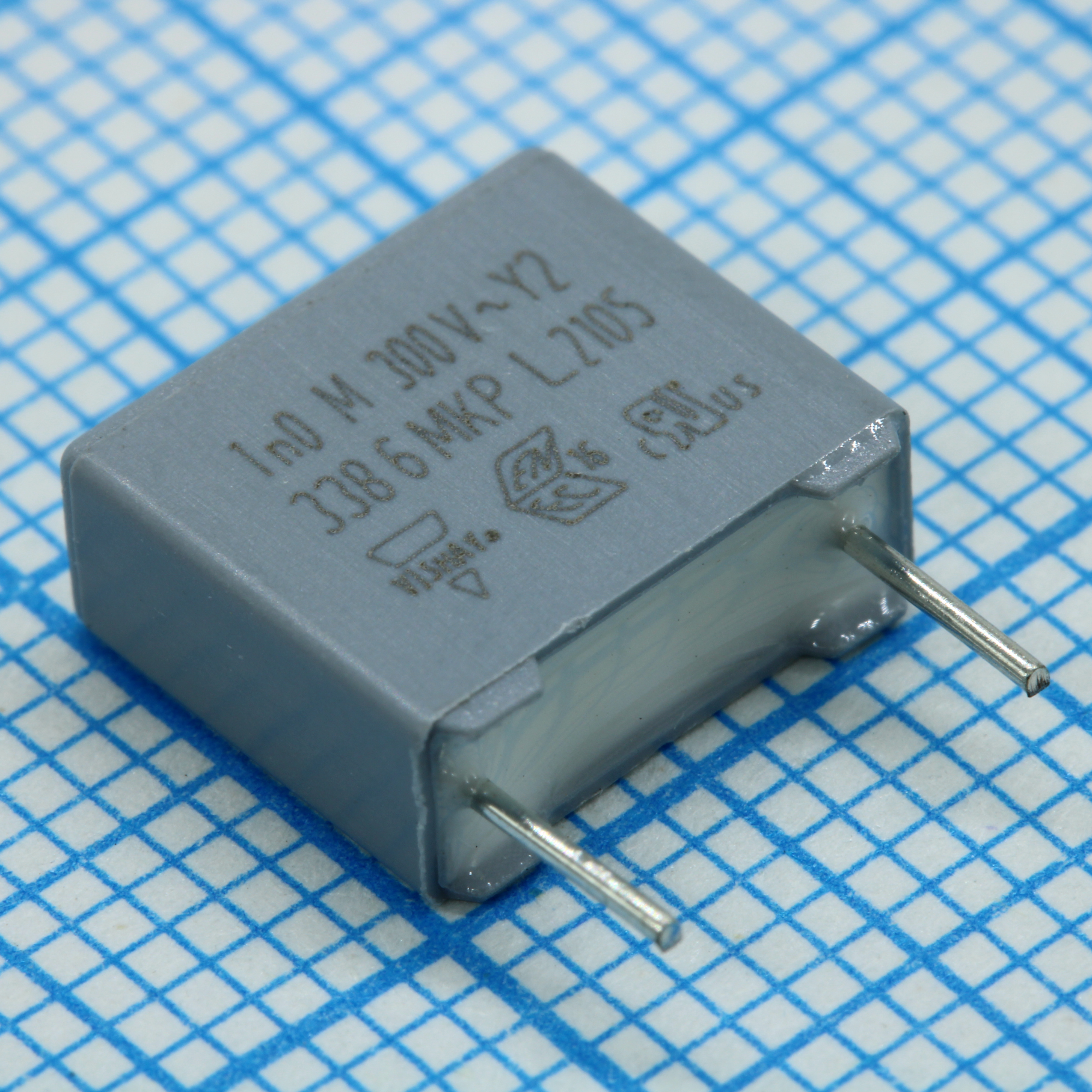 Пленочный конденсатор Y2 1000пФ 1000VDC/300VAC ±20% 10х4х6мм 105°C