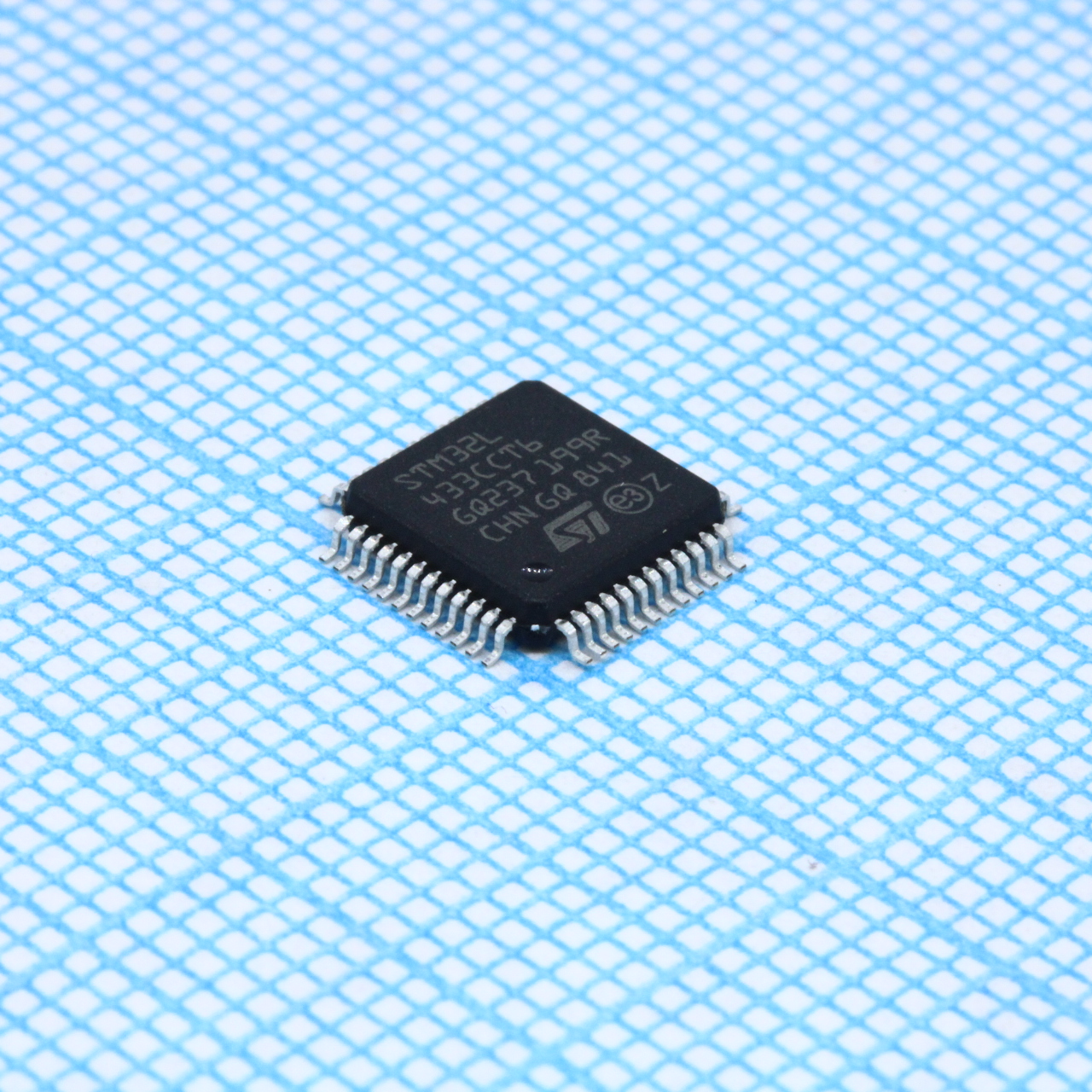 Микроконтроллер STM 32-бит ядро ARM Cortex-M4 сверхнизкое энергопотребление  быстродействие 100DMIPS 256кБ Флэш-память