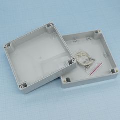 Герметичный корпус из поликарбоната, IP65, светло-серый