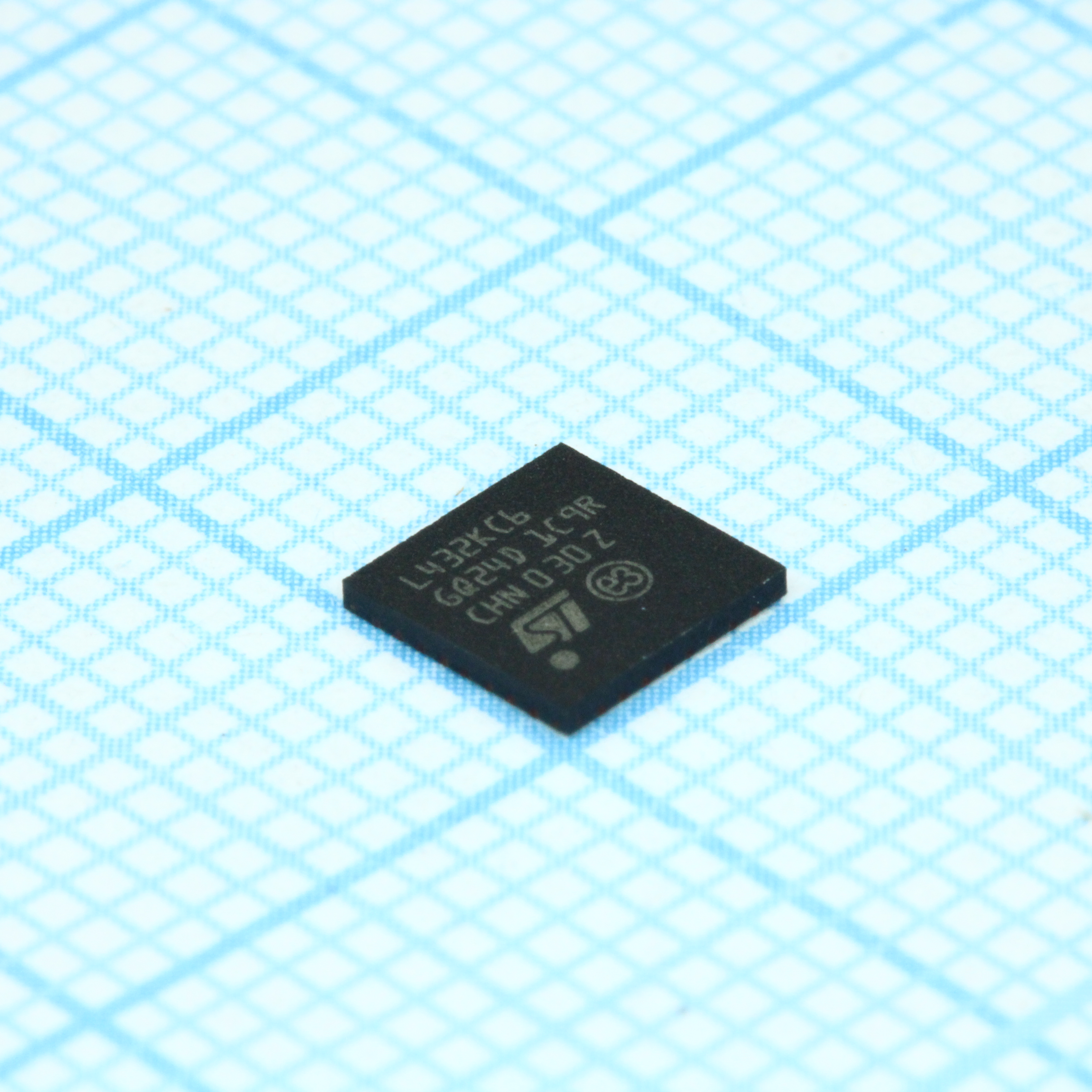 Микроконтроллер STM 32-бит ядро ARM Cortex M4 RISC 256кБ Флэш-память 2.5В/3.3В 32-Pin UFQFPN EP лоток