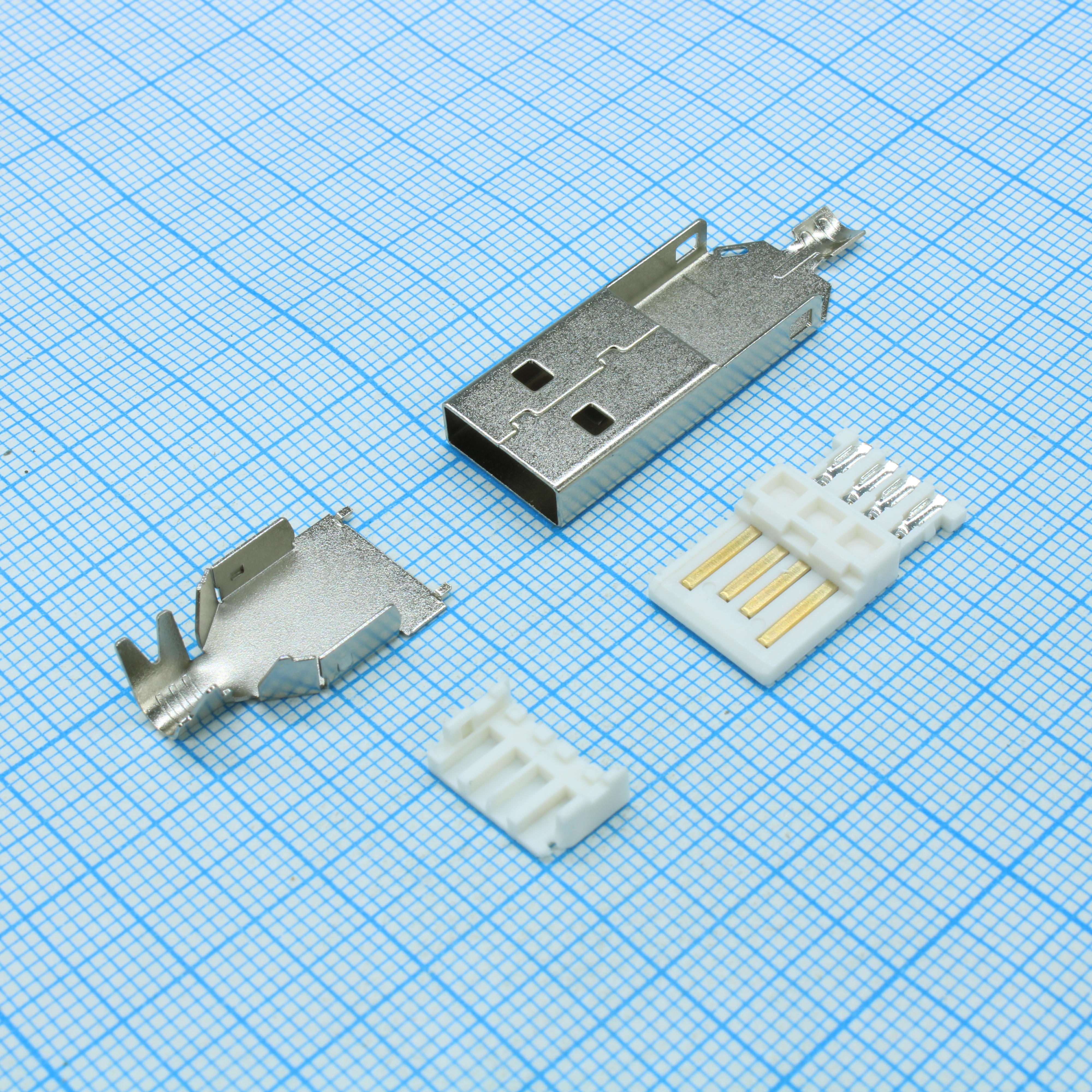 Разъем USB тип A вилка 4 контакта на кабель под пайку, белый изолятор