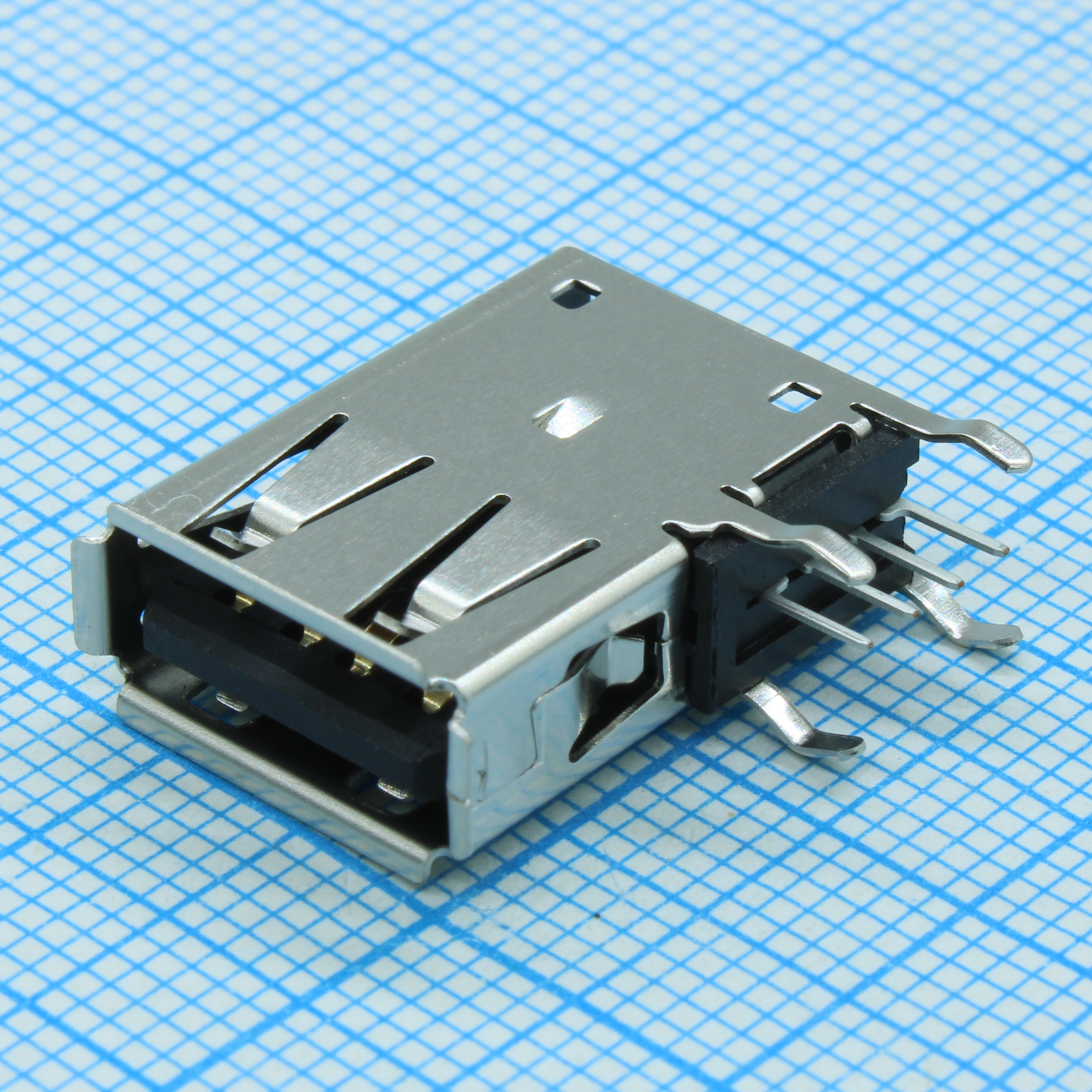 Разъем USB тип A, USB 2.0, 4 контакта угловой монтаж в отверстие 4 терминала 1 порт лоток