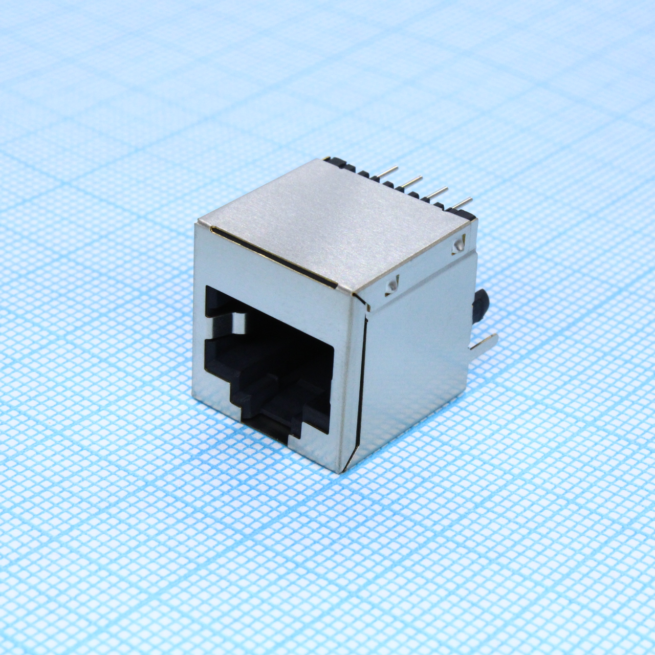 Розетка вертикальная 8Р8С экранированная с фиксатором RJ45, на плату