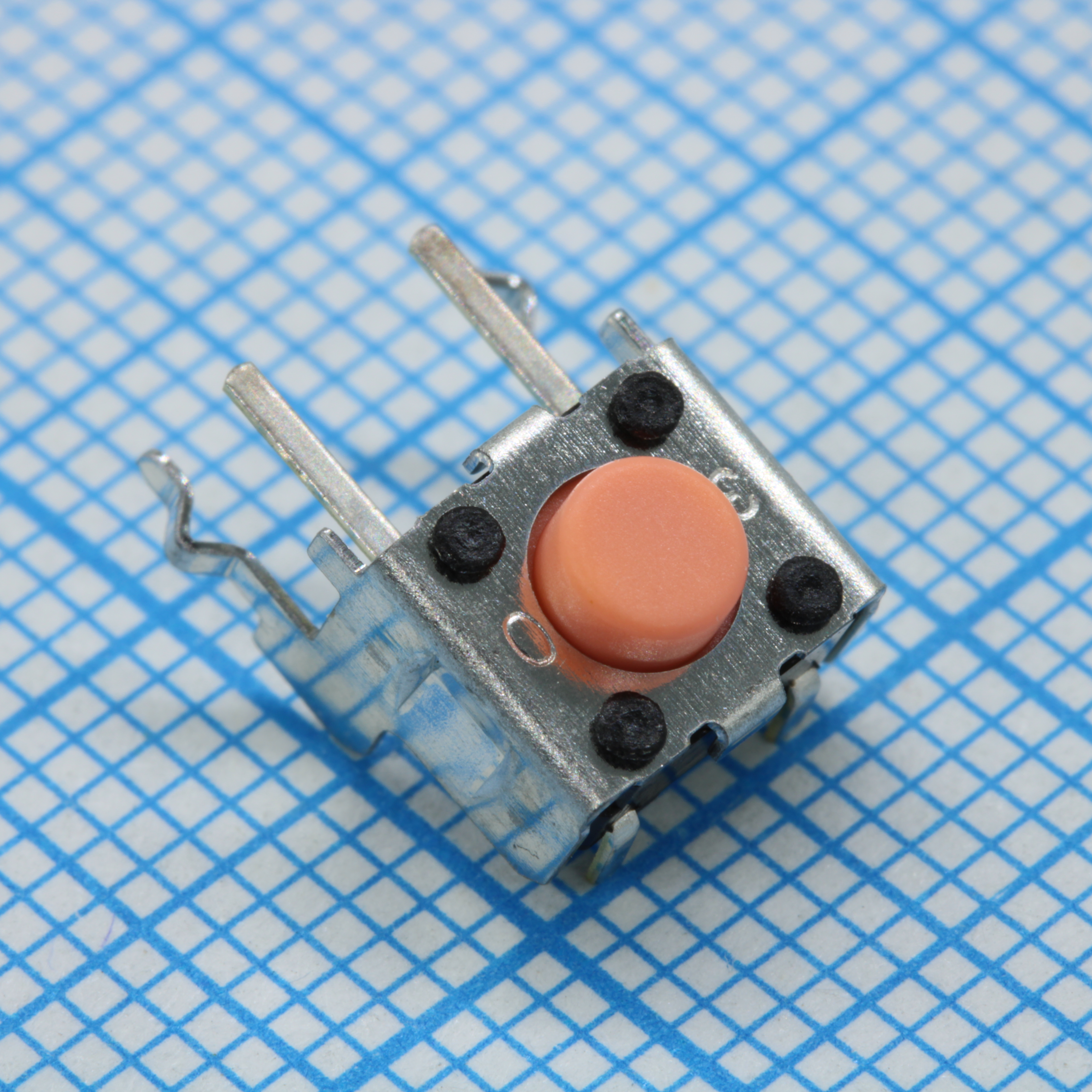 Кнопка тактильная 6х6мм угловая h=1.6mm усилие нажатия 2.55N(260гр) 0.05А 24В монтаж в отверстие