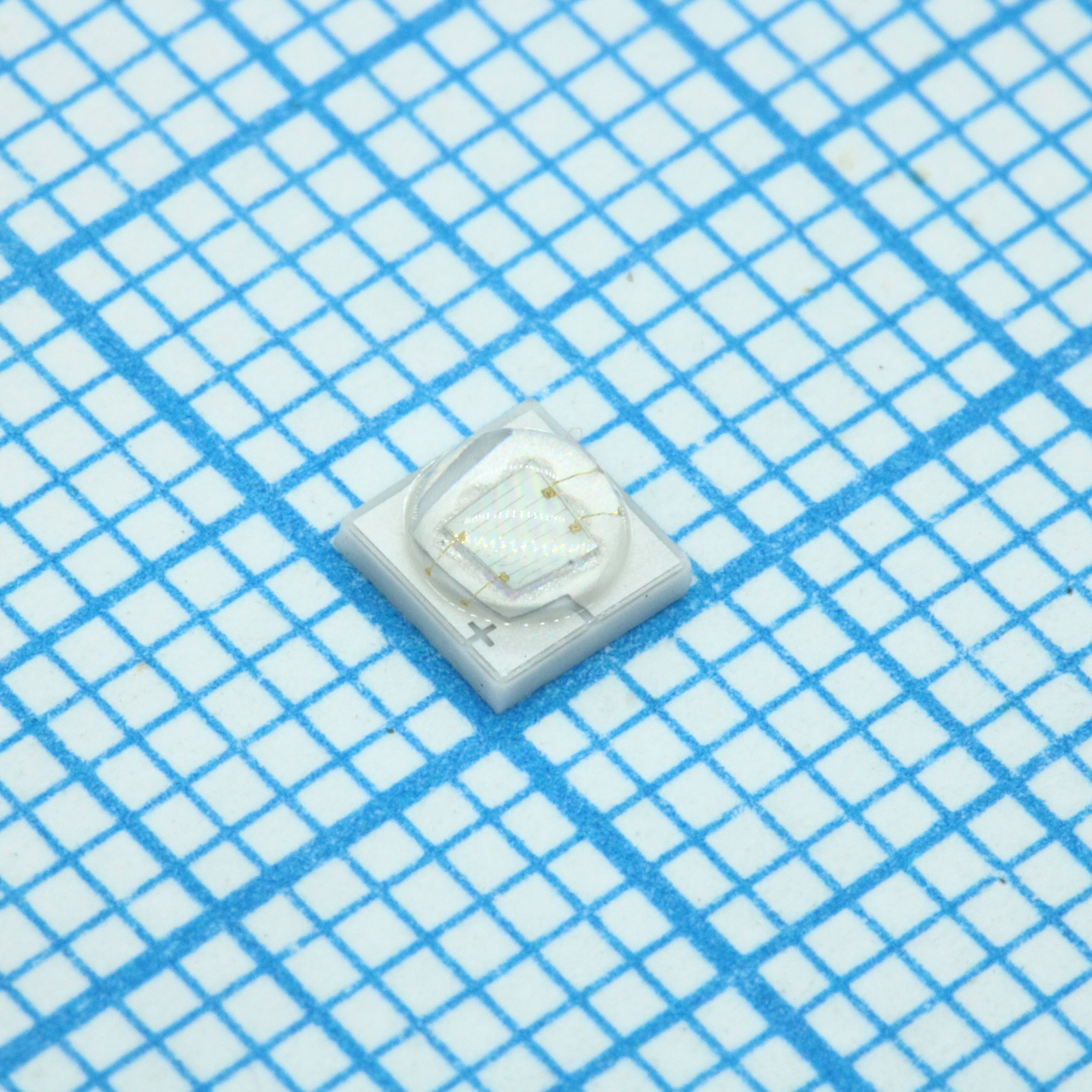 Светодиод smd 3,45х3,45мм/синий/465нм/45-50Лм при 700мА/3Вт/3-3.8В/130°