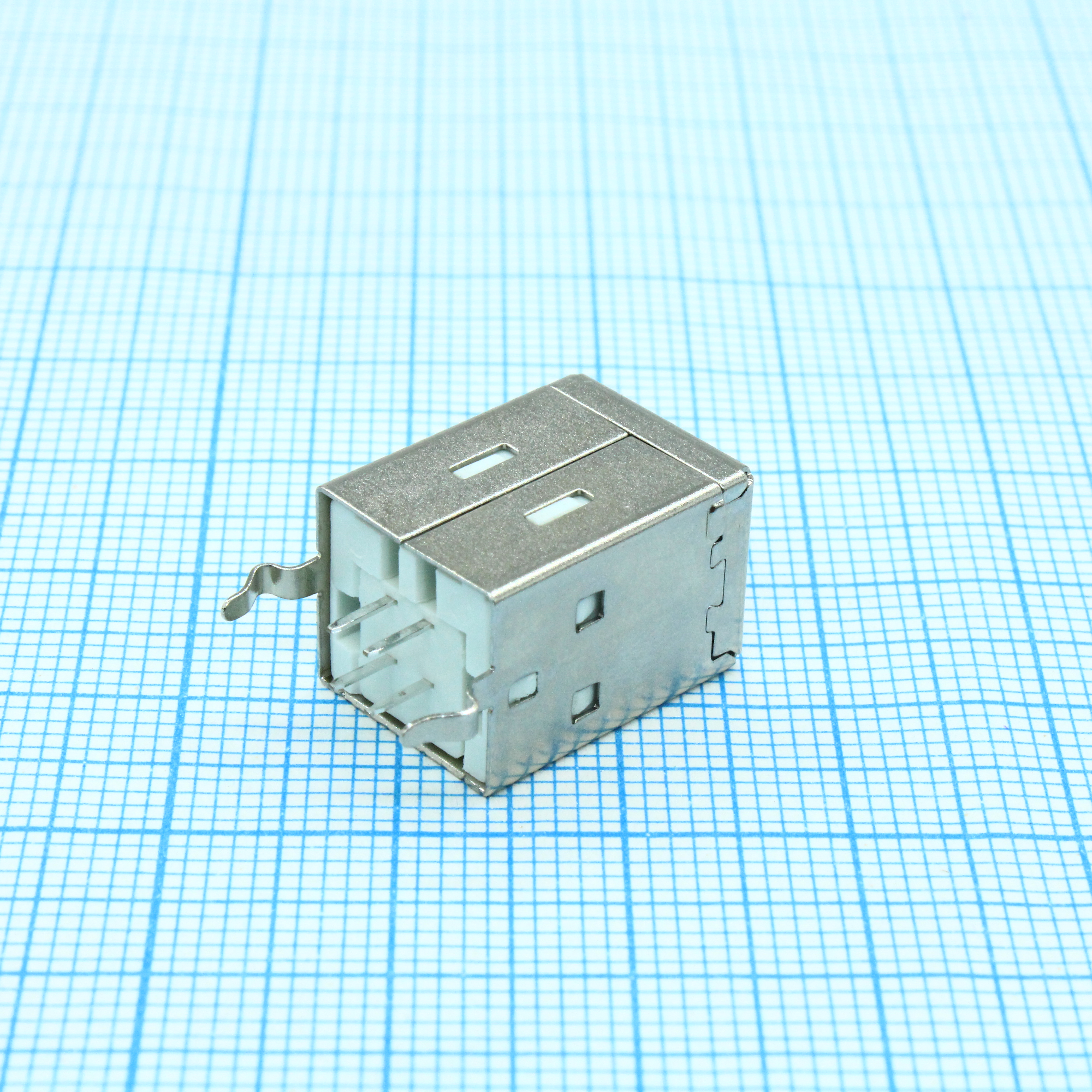 Разъем USB B розетка прямая на плату, белый изолятор, монтаж в отверстия