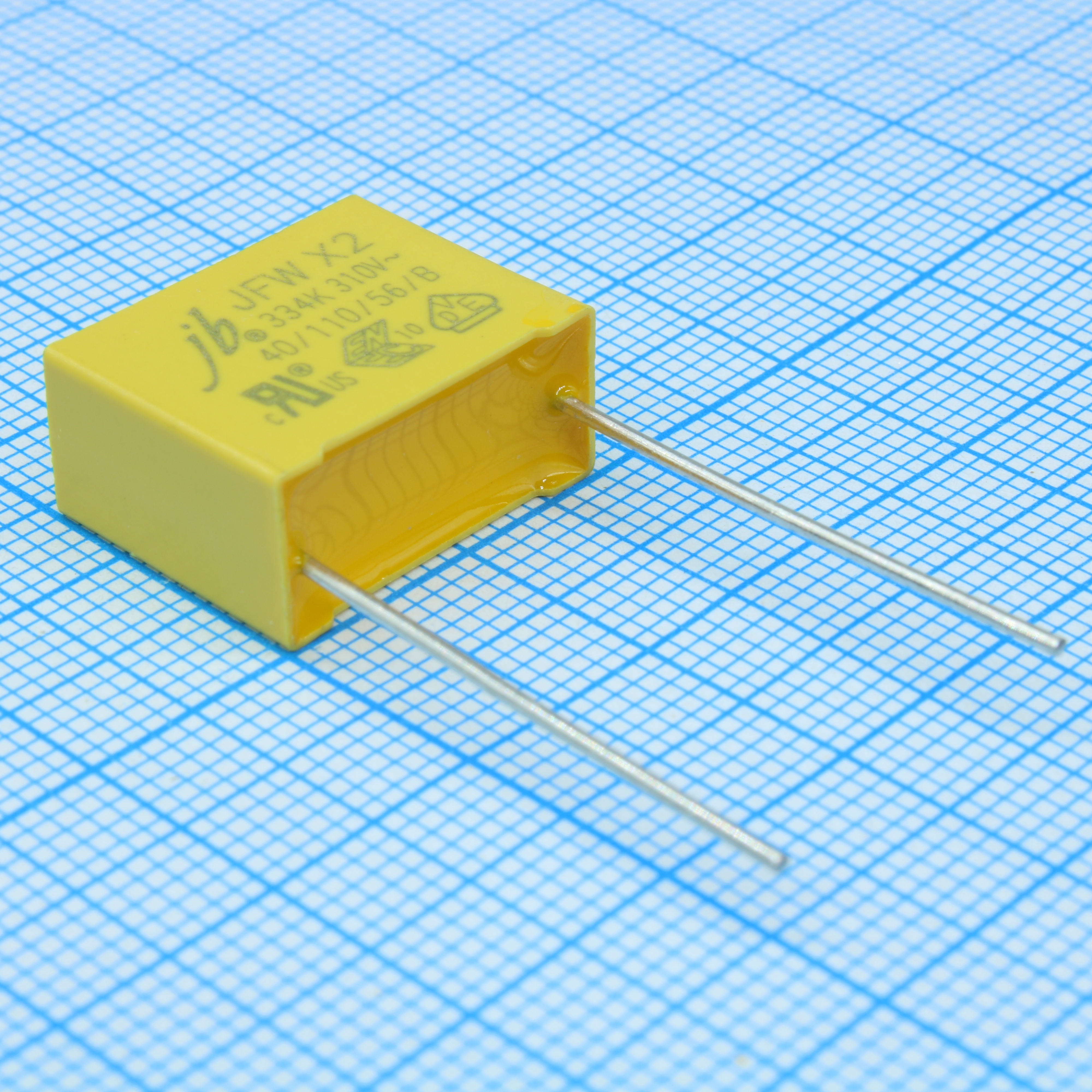 Пленочный помехоподавляющий конденсатор X2  0.33uF, 310V, радиальные выводы с шагом 15mm, (18 x 8.5 x 14.5mm)