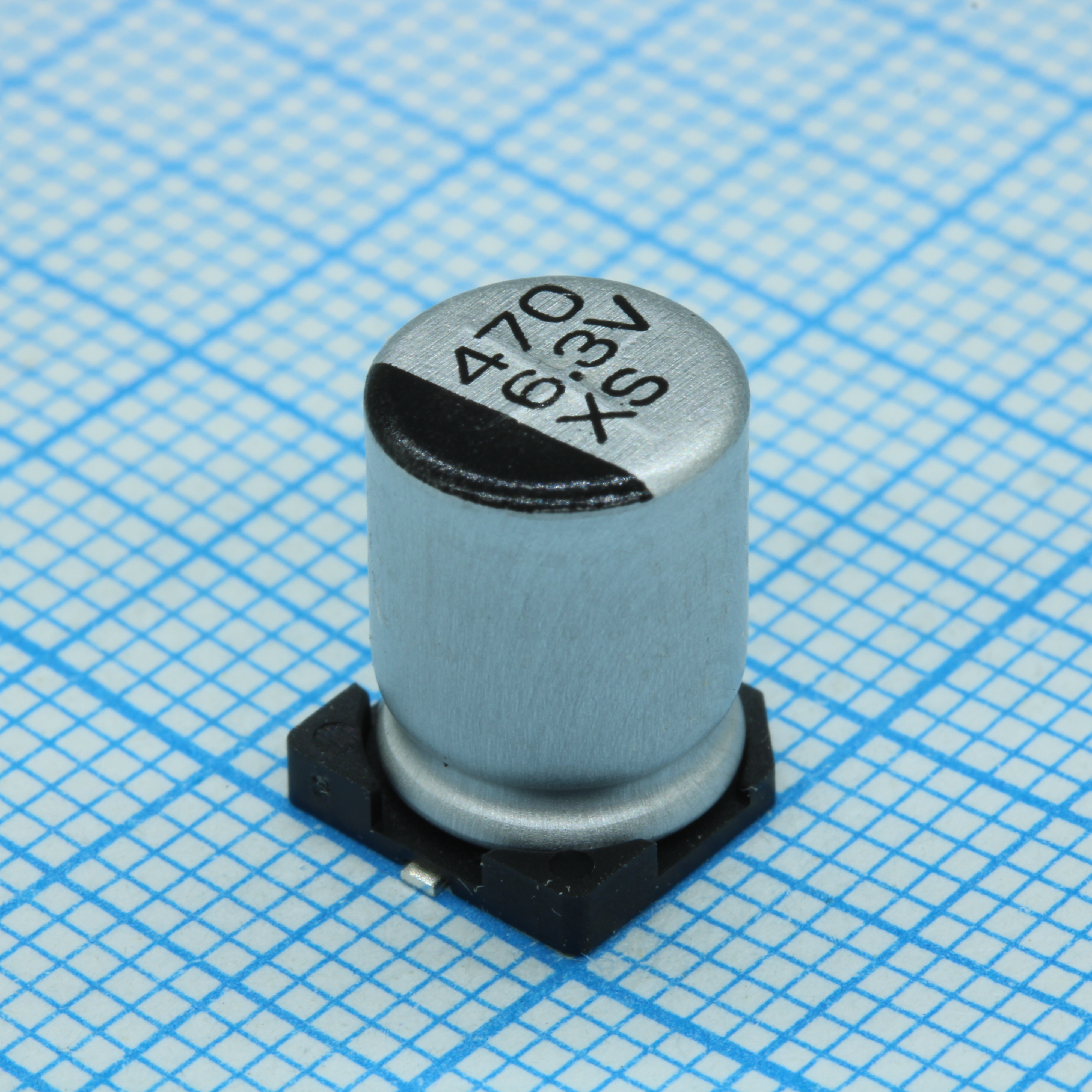 Конденсатор алюминиевый электролитический 220мкФ 35В ±20% (10 X 10.5мм) для поверхностного монтажа 1000час 85°С