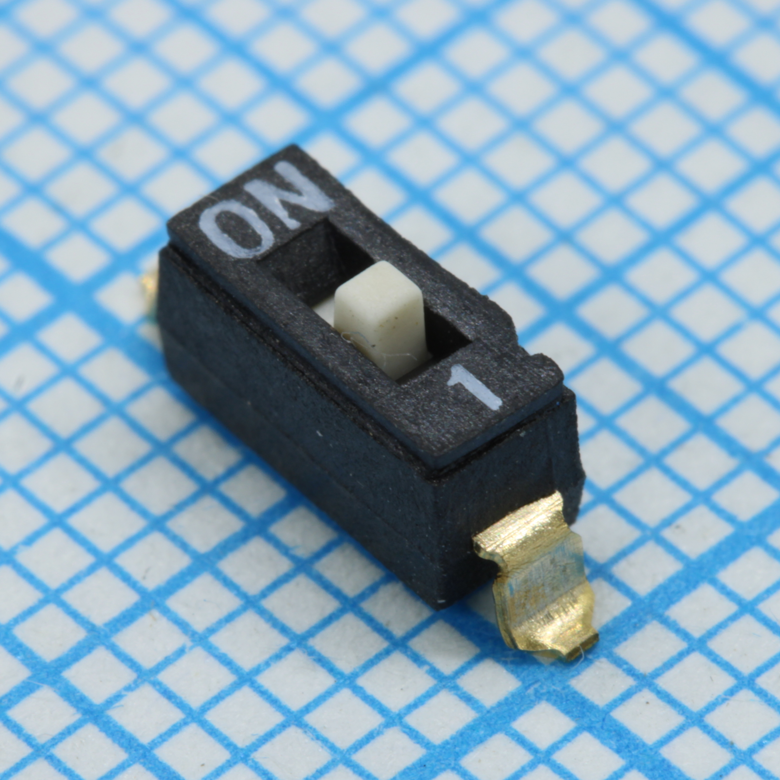 Переключатель движковый горизонтальный (ON-ON), 1 переключатель 0.1A 50VDC, высота движка 3.6мм