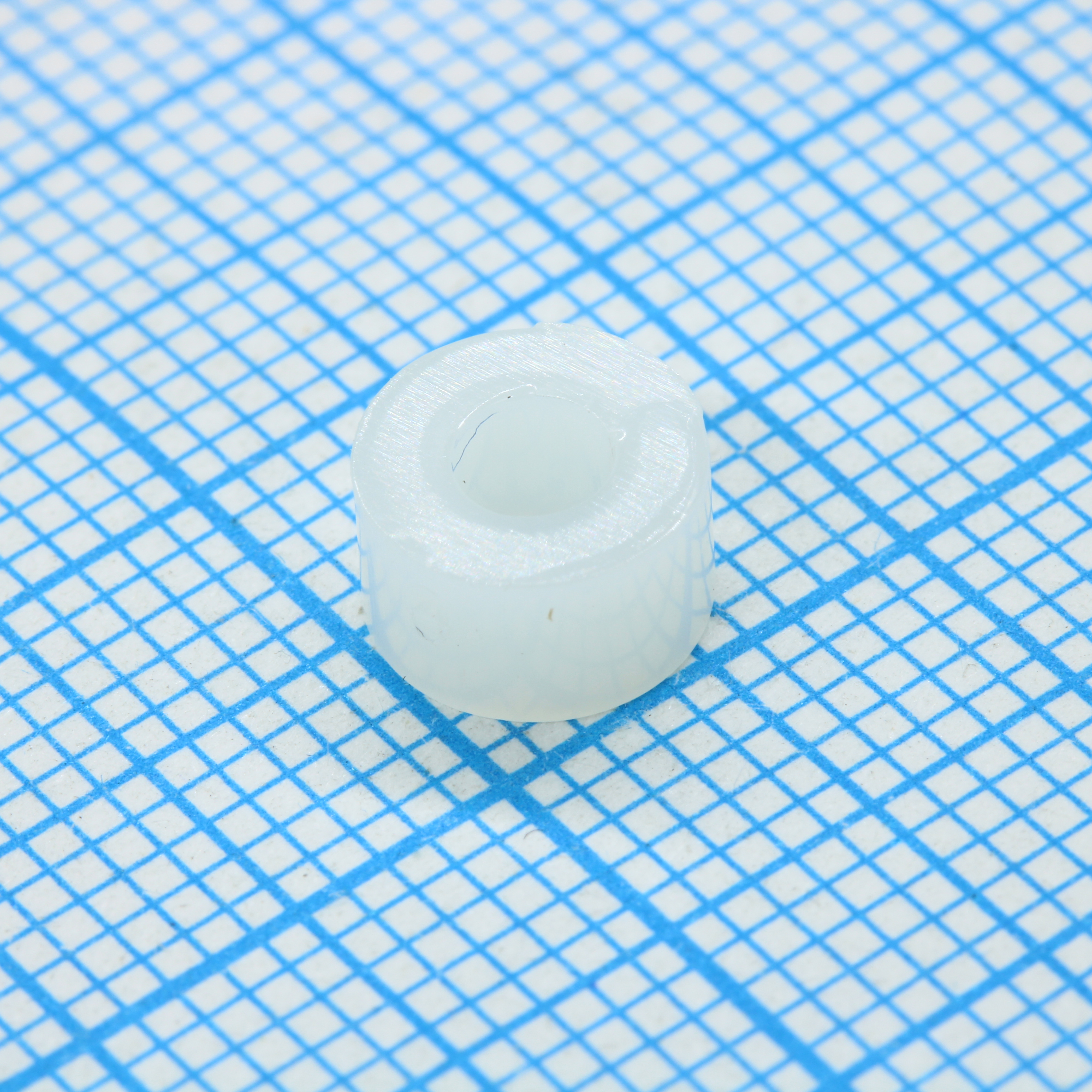 Втулка пластмассовая 4мм под LED; OD=7mm; ID=3.2mm; L=4.0mm