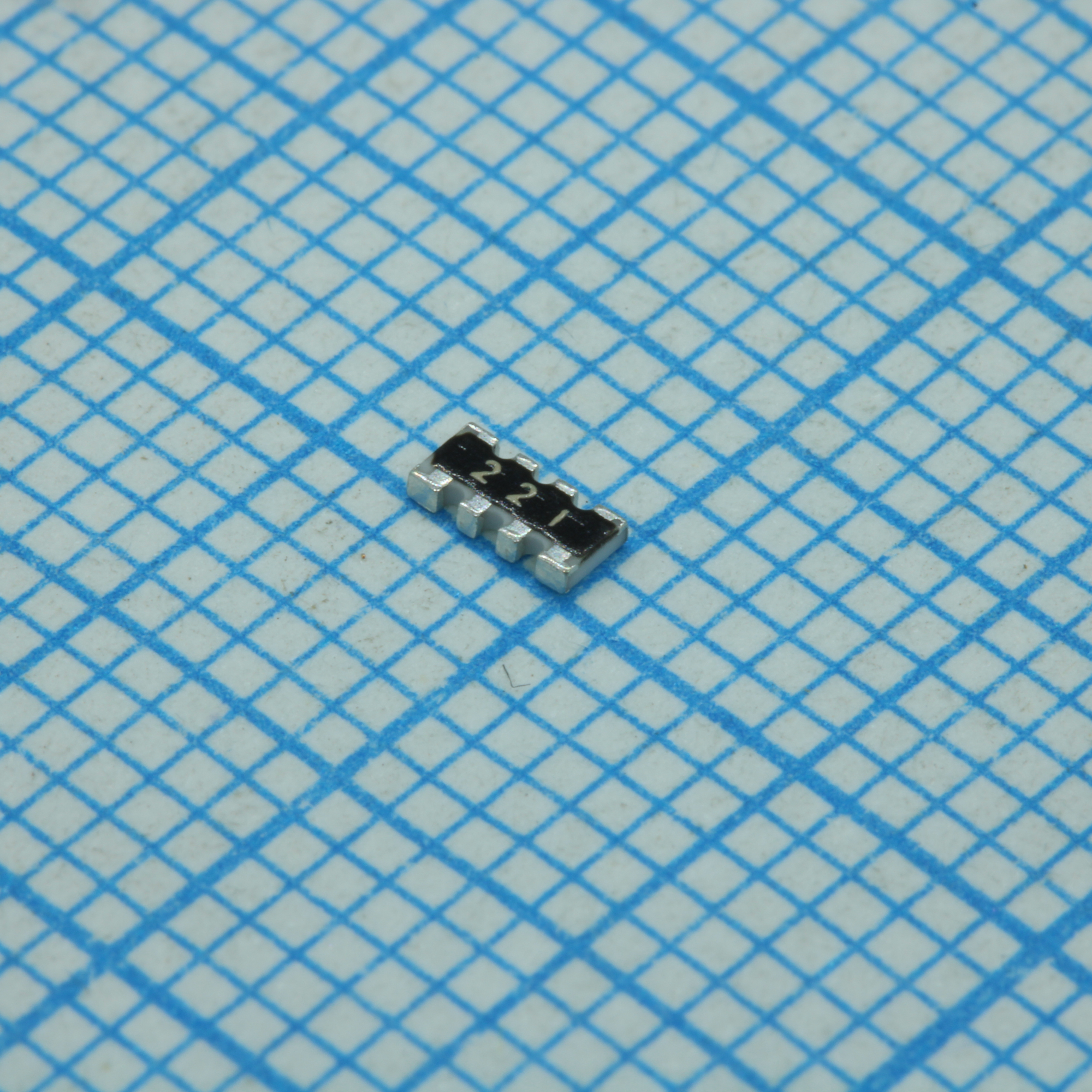 Резисторная сборка SMD 1206 4 резистора по 220 Ом